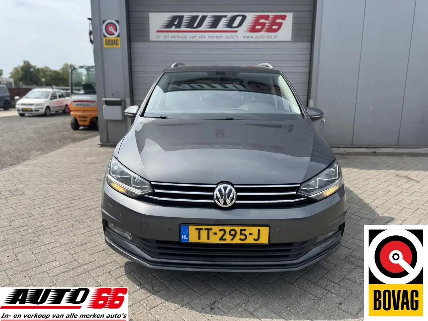 Volkswagen Touran 1.6 TDI SCR Highline 7p nav, Gris - 2
