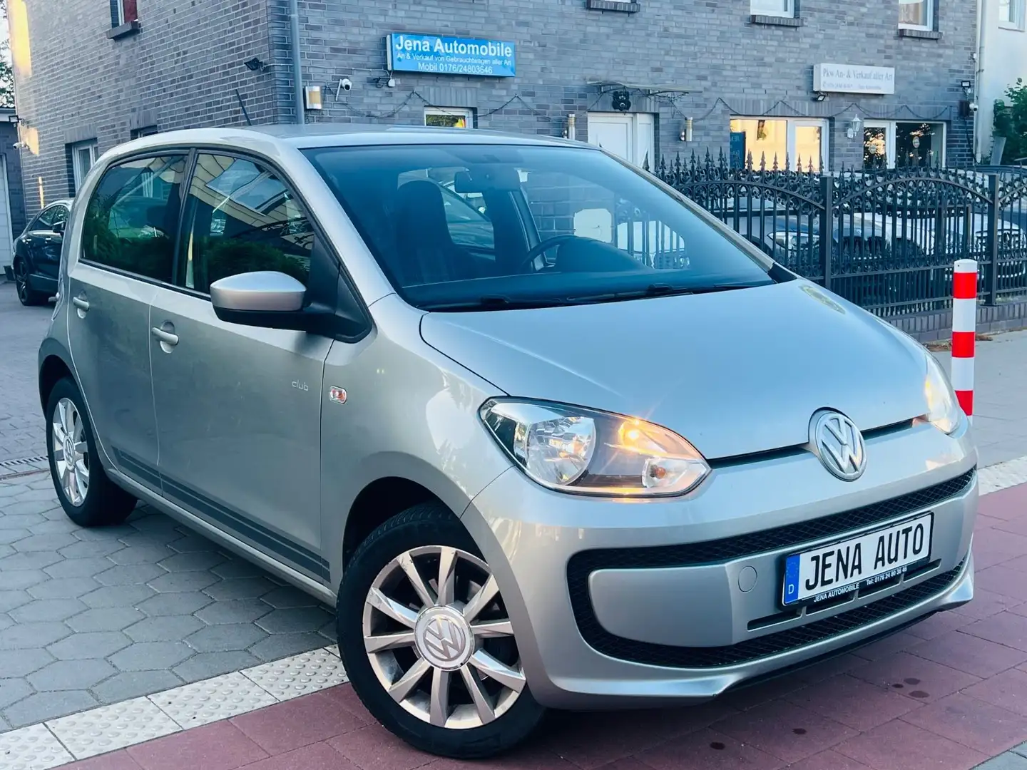 Volkswagen up! club up! Klima 2 Vorbesitzer Service von 24 Argent - 1