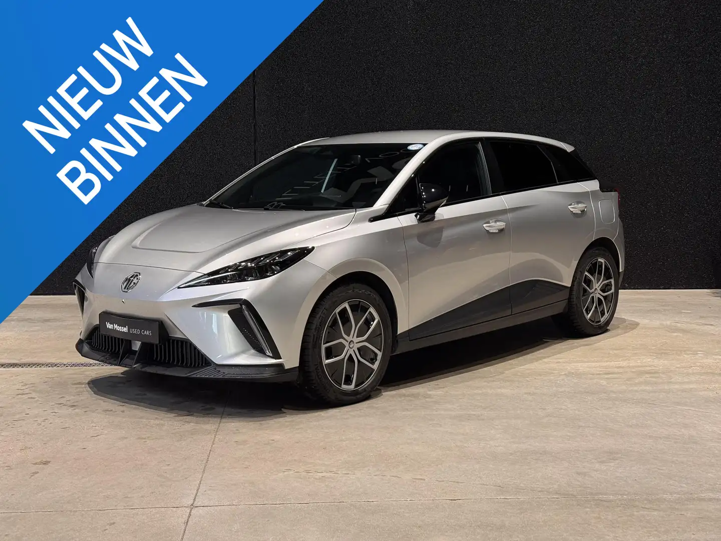 MG MG4 64 kWh Luxury Argent - 1