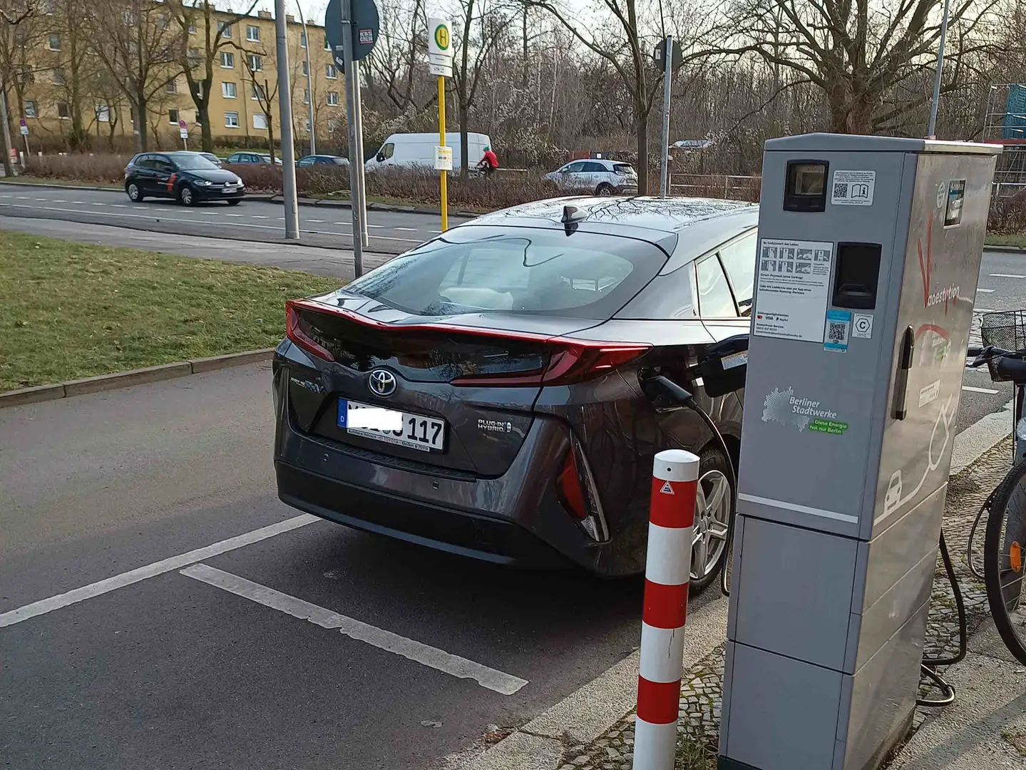 Toyota Prius Prius Plug-in Plug-in Hybrid Comfort Серый - 1