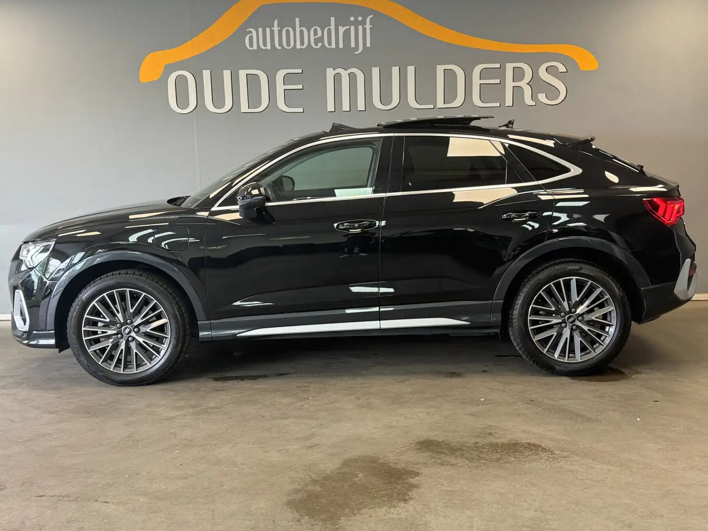 Audi Q3 Sportback 45 TFSI e Edition S-Line/Panoramadak/Omg Zwart - 2