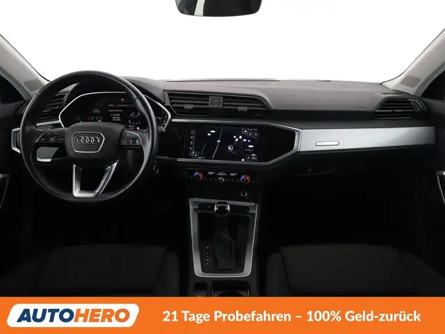 Audi Q3 view 12