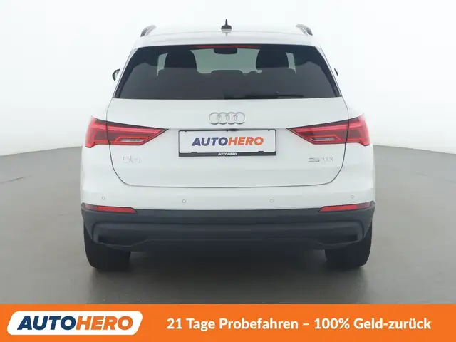 Audi Q3 view 5