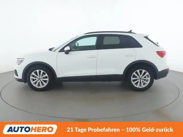 Audi Q3 view 3