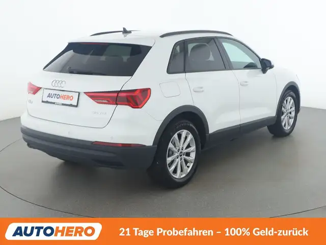 Audi Q3 view 6