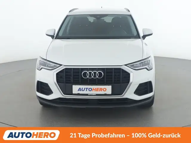 Audi Q3 view 9
