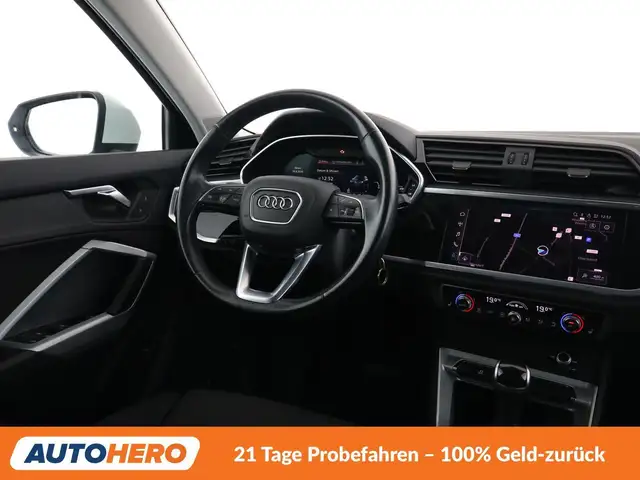Audi Q3 view 13