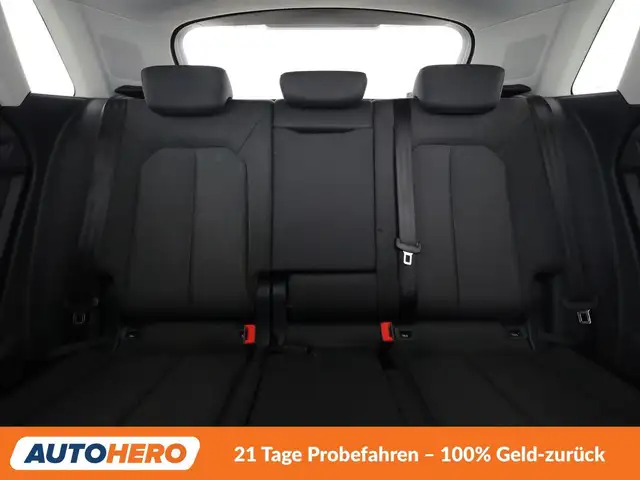 Audi Q3 view 15