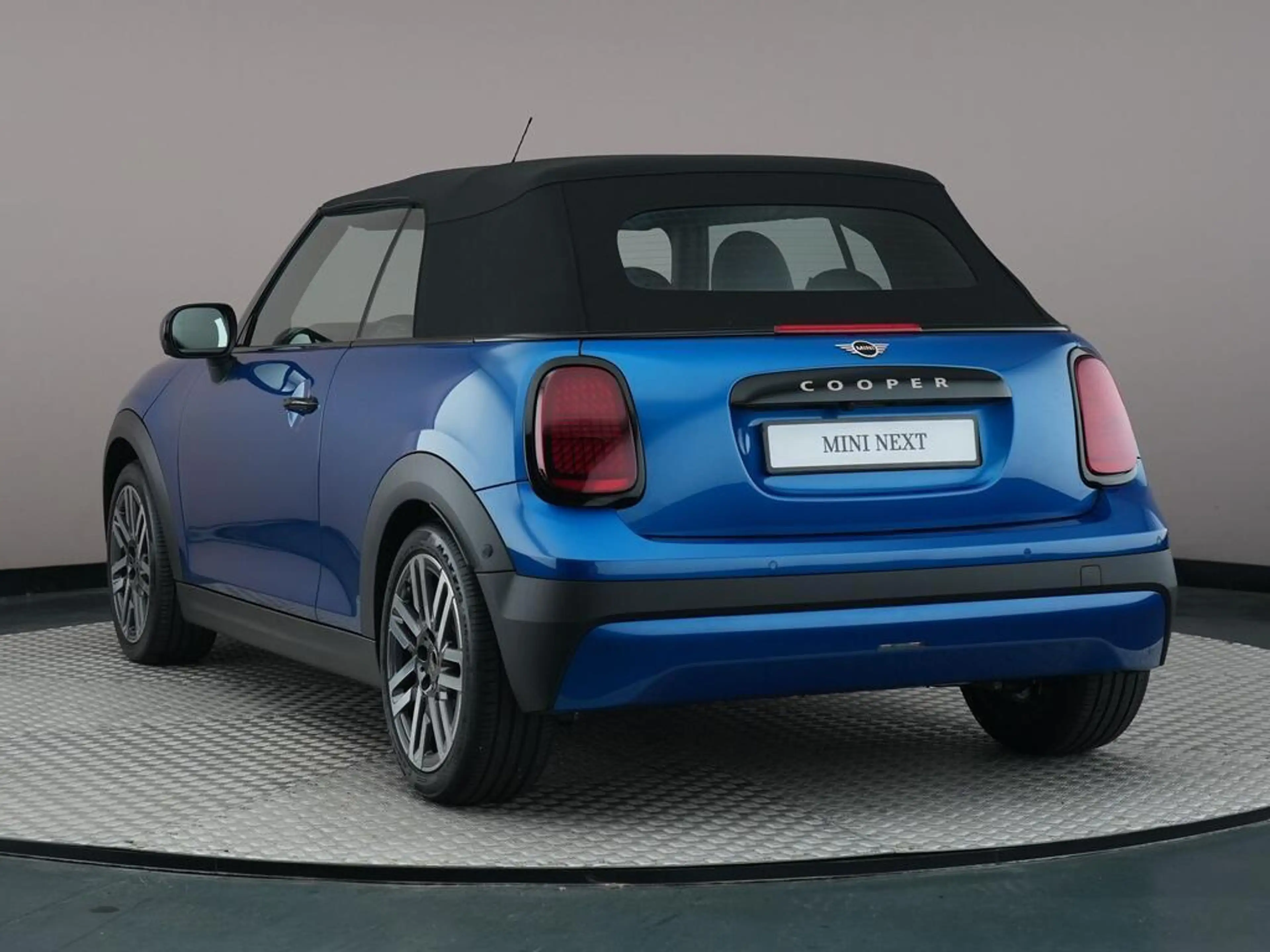 MINI Cooper C Cabrio 2.0 Classic L — photo 11