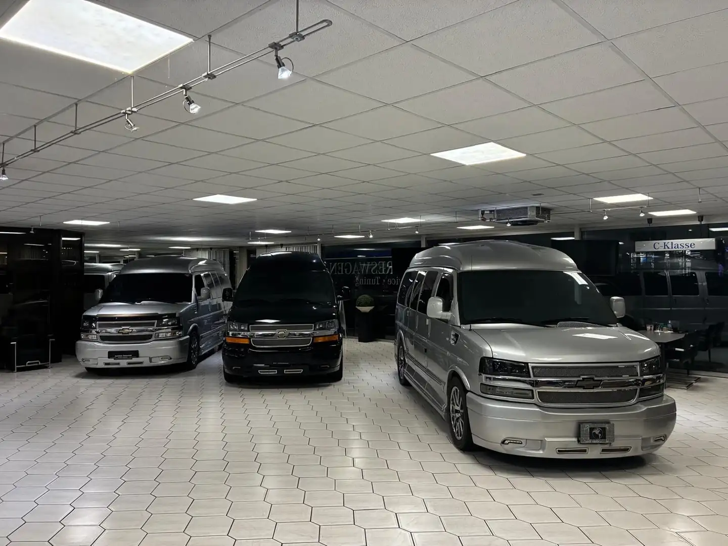 GMC Savana 6,0 V8 Explorer Limited.9 Sitze Schwarz - 2