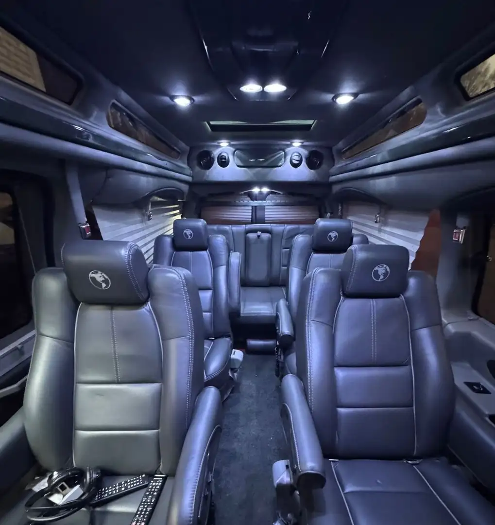 GMC Savana 6,0 V8 Explorer Limited.9 Sitze Fekete - 2