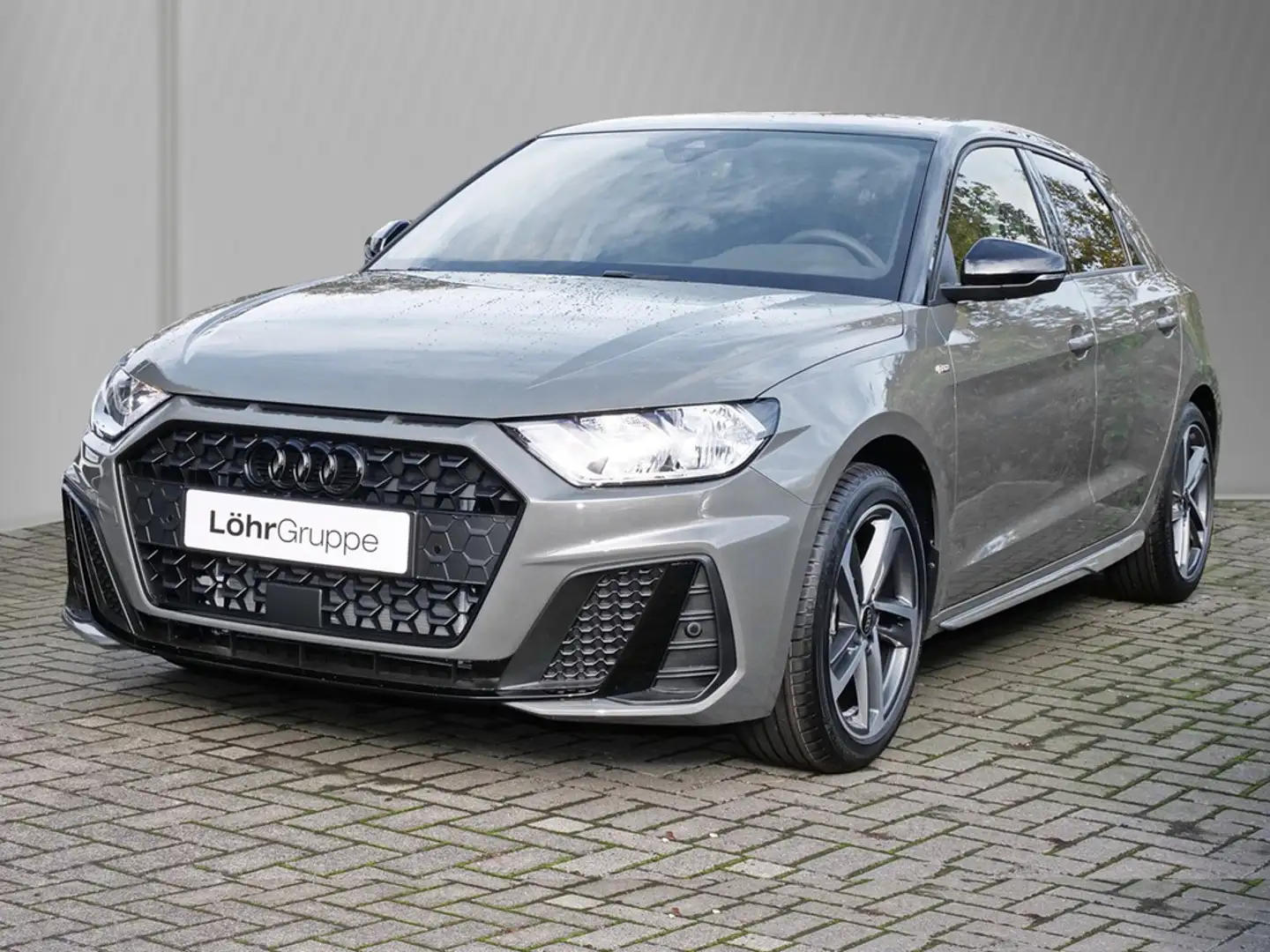 Audi A1 Sportback S-Line 30 TFSI 85 kW / 116 PS Grau - 2