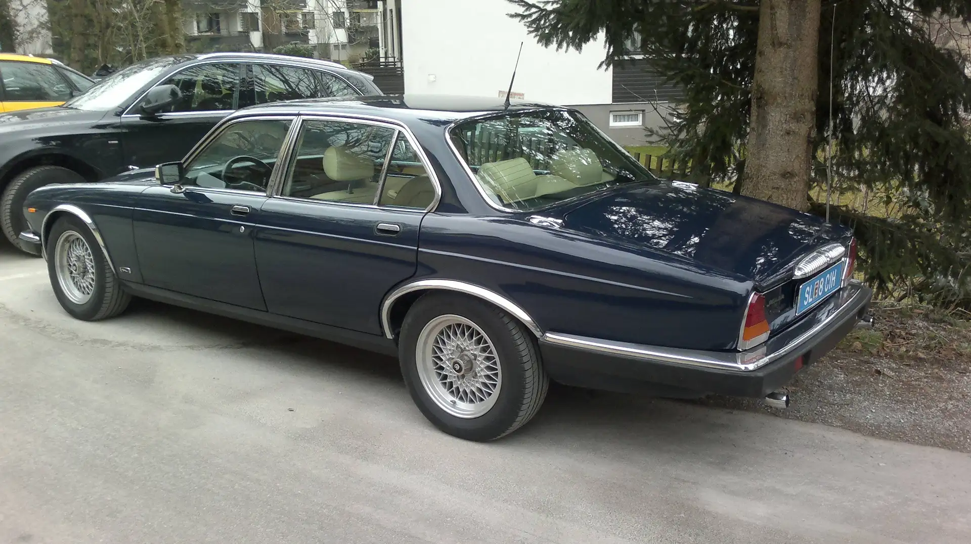 Jaguar Sovereign XJ12 Blau - 2