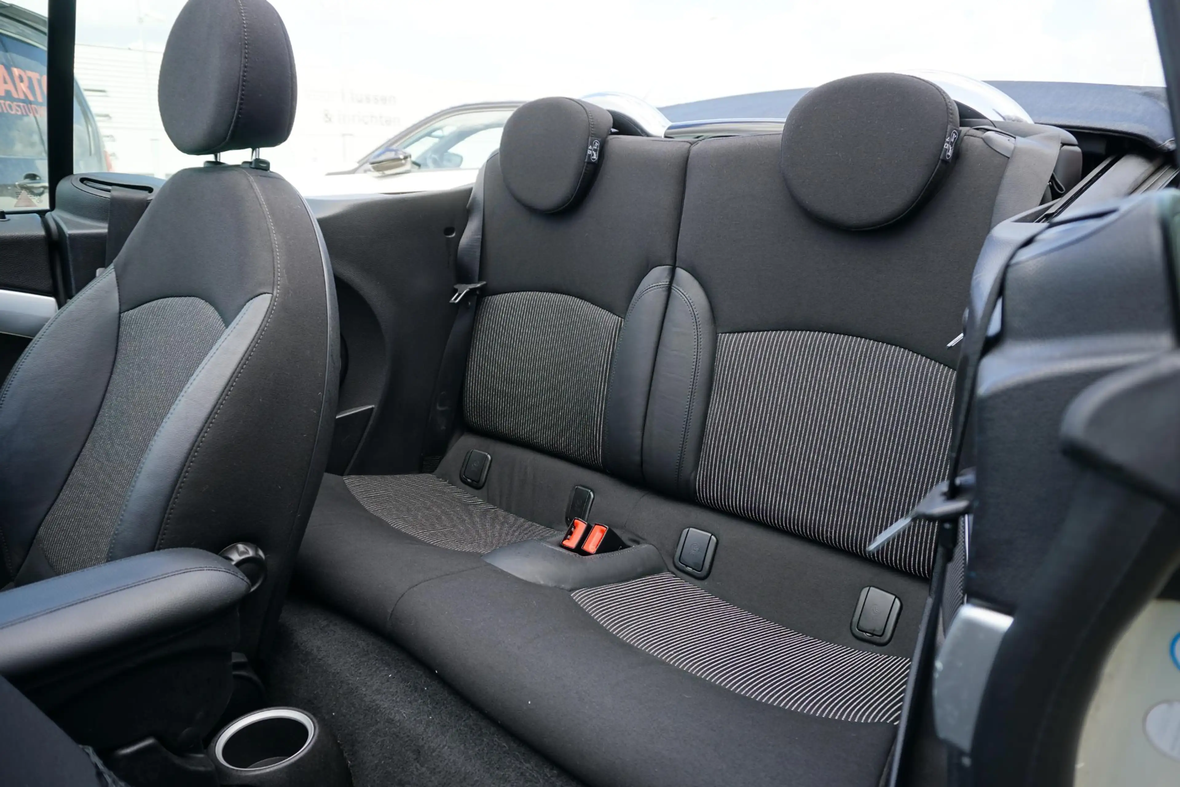 MINI Cooper S Cabrio 1.6 Chili Cabrio + BI-XENON / CLIMATE CONTROL / CR — photo 14