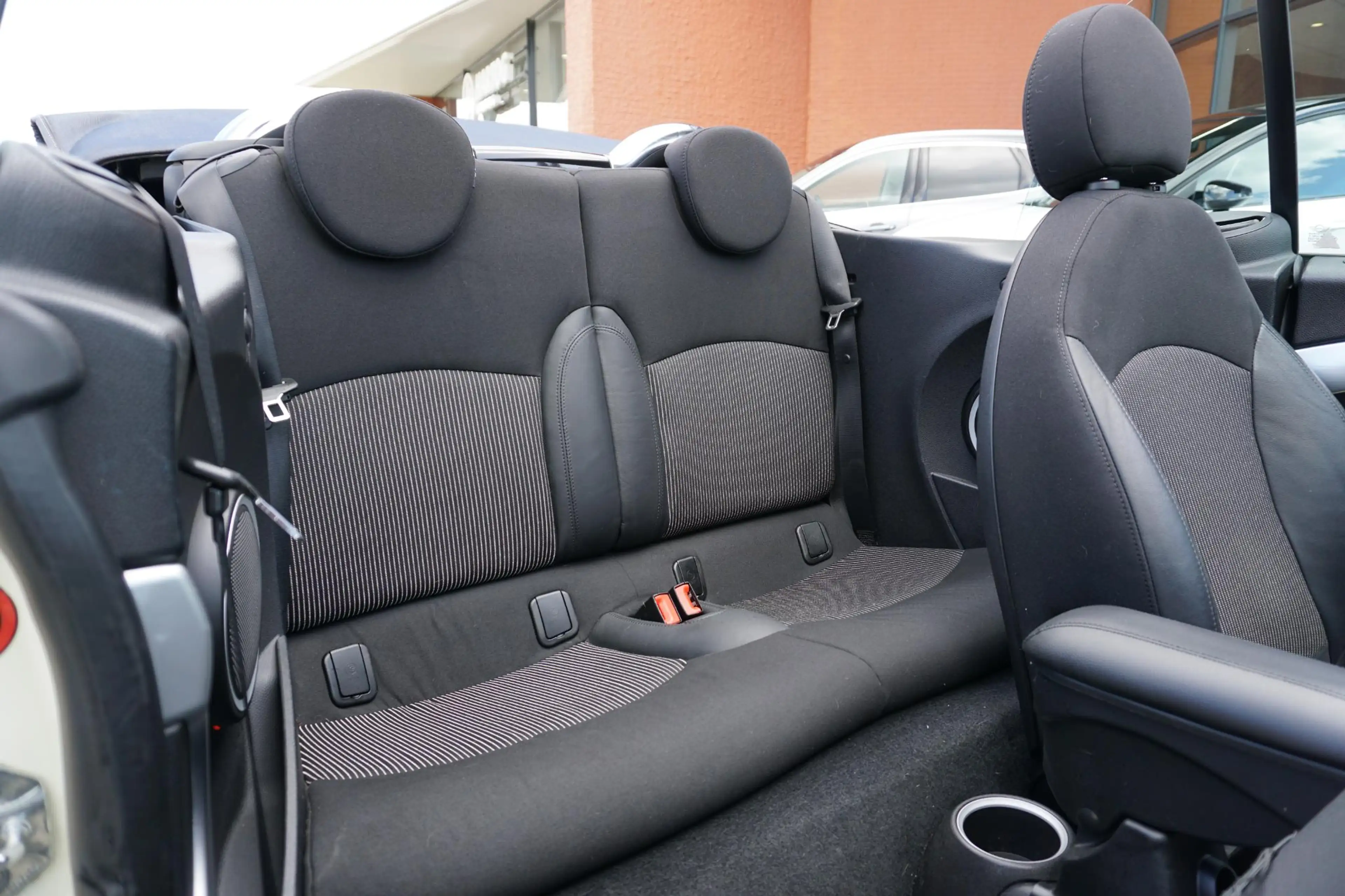 MINI Cooper S Cabrio 1.6 Chili Cabrio + BI-XENON / CLIMATE CONTROL / CR — photo 7