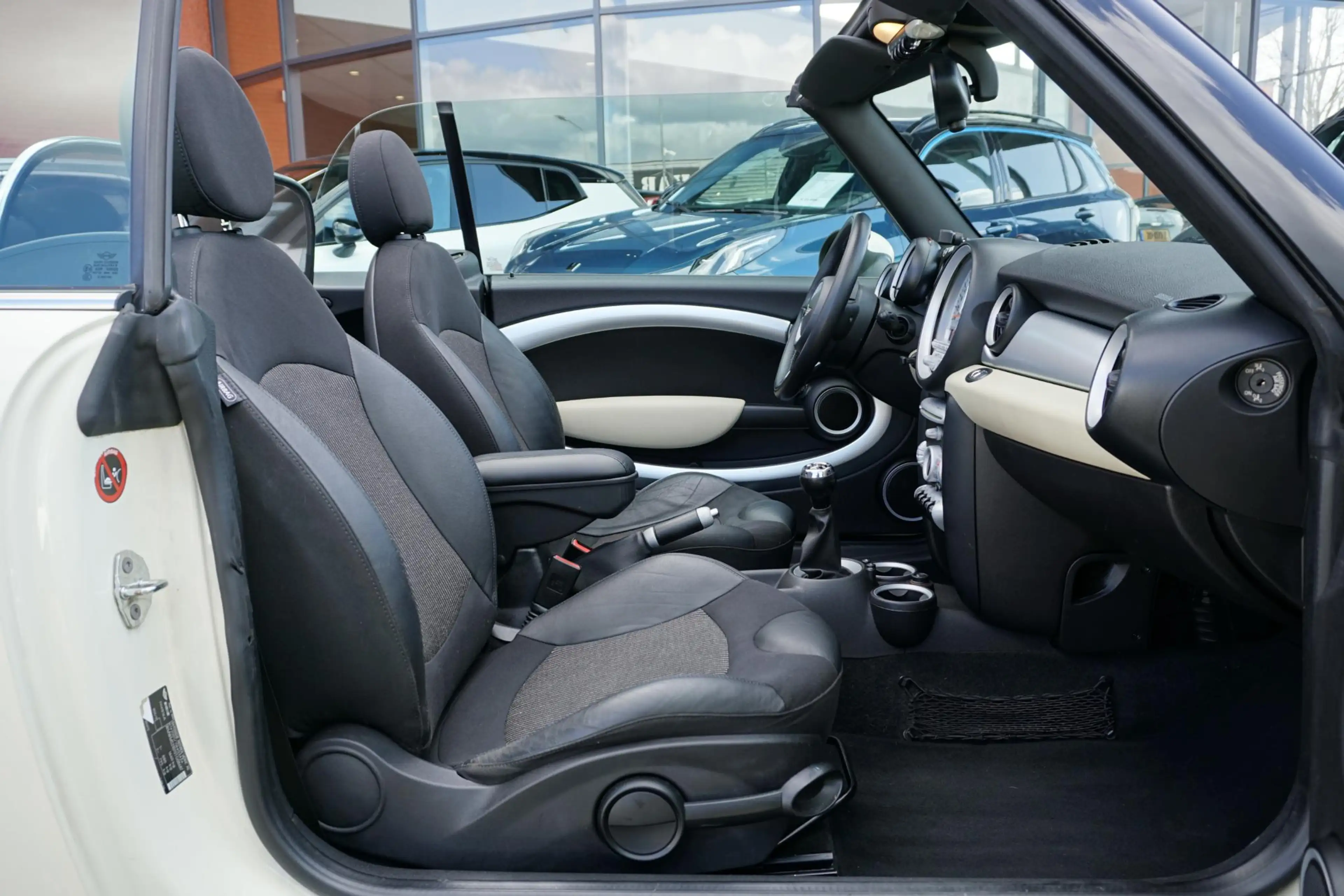MINI Cooper S Cabrio 1.6 Chili Cabrio + BI-XENON / CLIMATE CONTROL / CR — photo 8