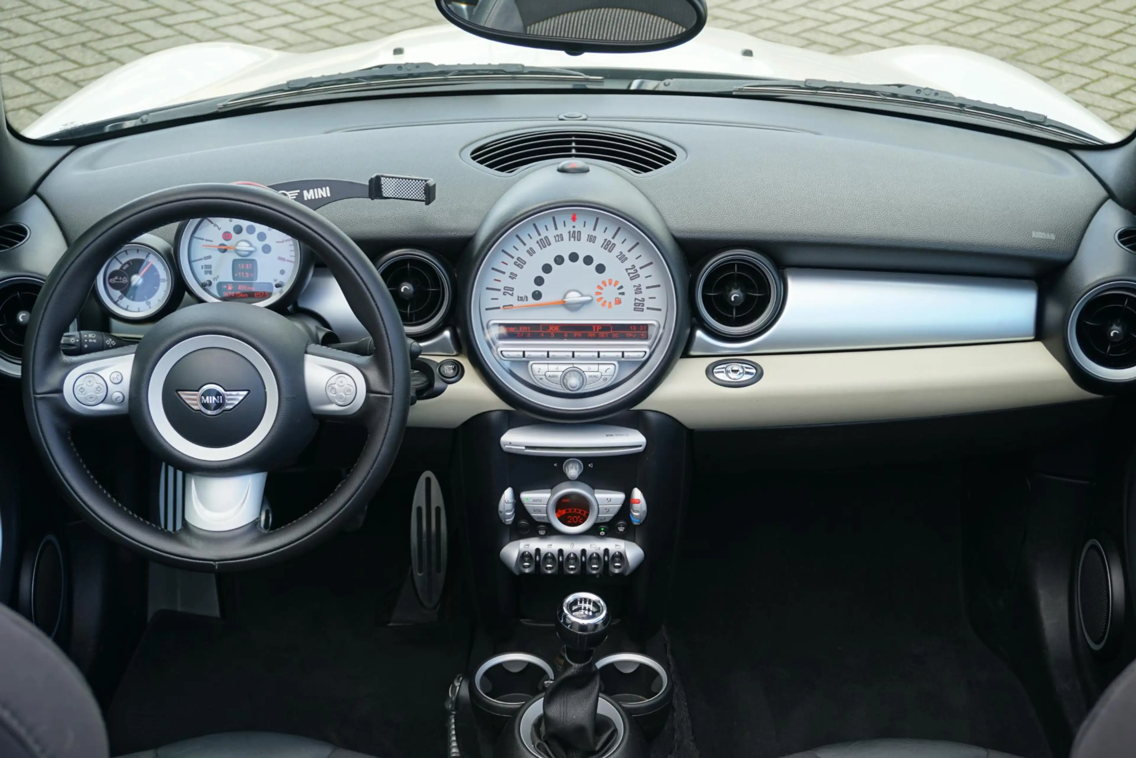 MINI Cooper S Cabrio 1.6 Chili Cabrio + BI-XENON / CLIMATE CONTROL / CR — photo 4