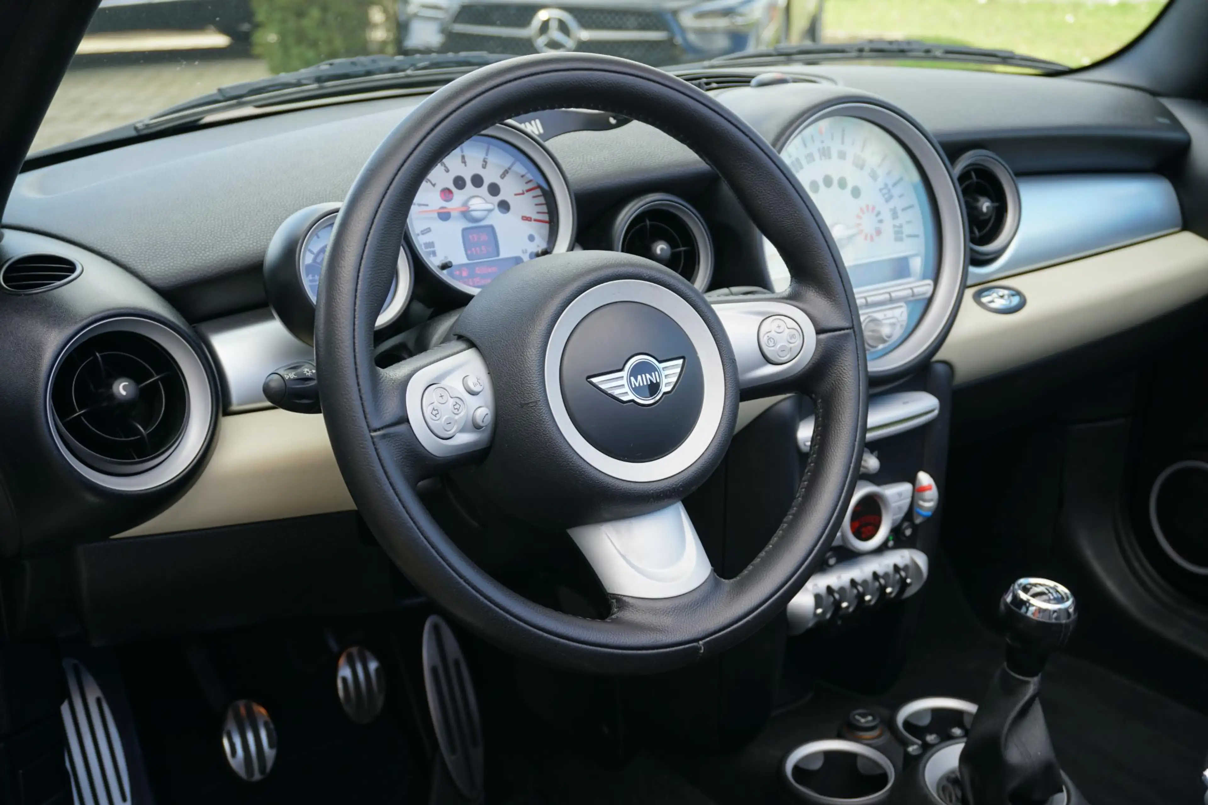 MINI Cooper S Cabrio 1.6 Chili Cabrio + BI-XENON / CLIMATE CONTROL / CR — photo 12