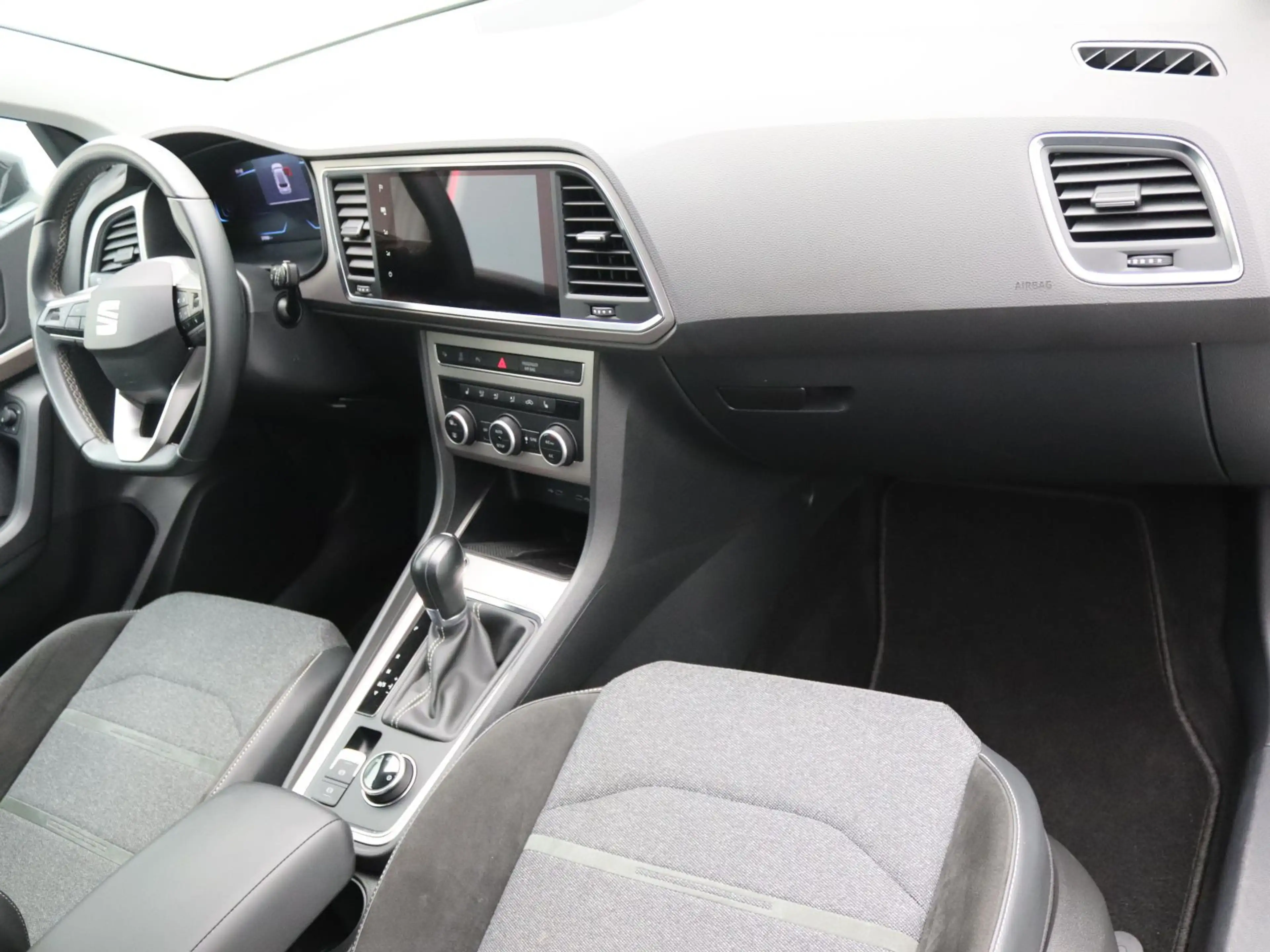 SEAT Ateca Xperience 1.5 TSI DSG / FullLink, AHK, LED — photo 10