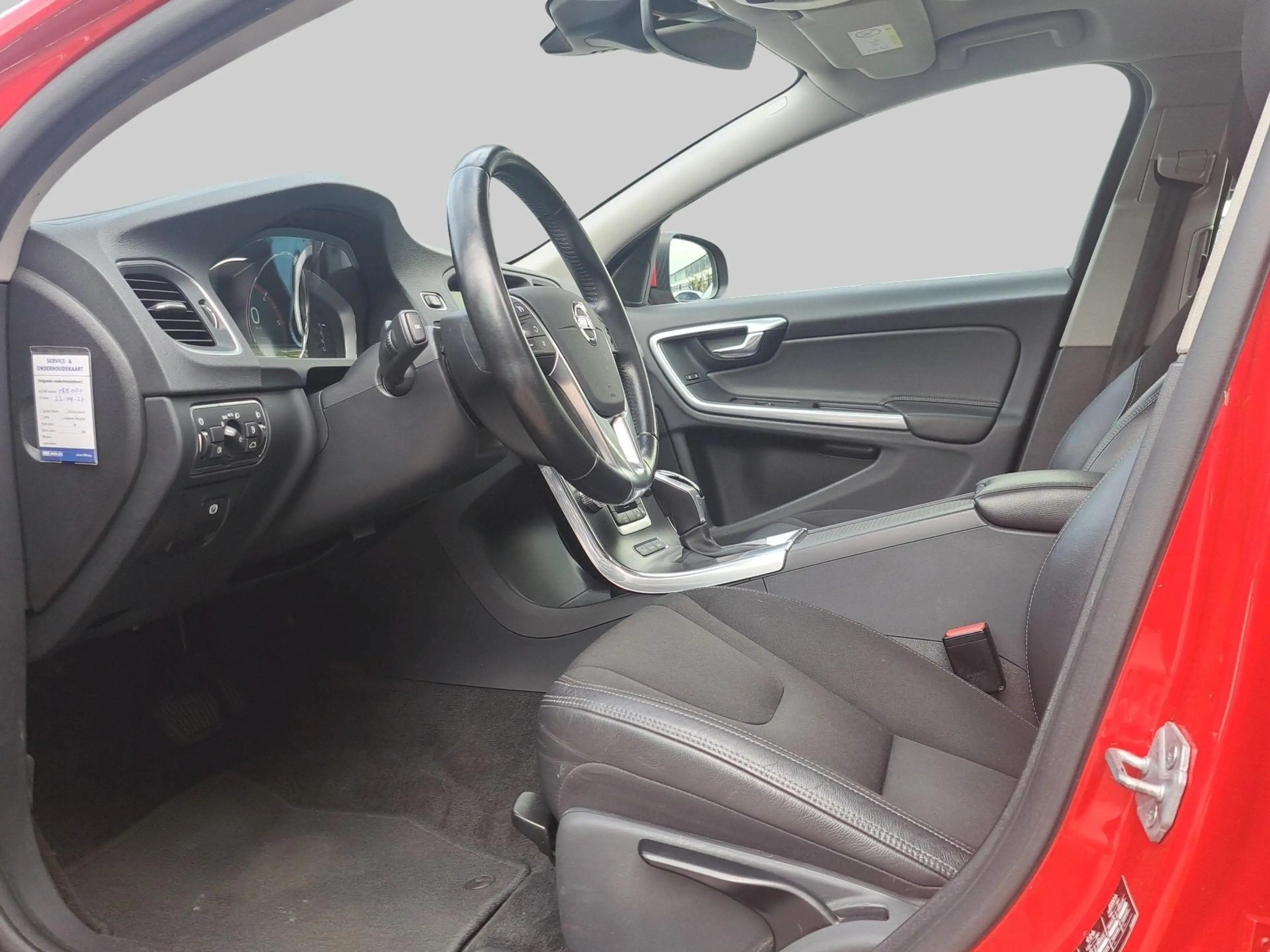 Volvo V60 plug in hybrid — photo 12