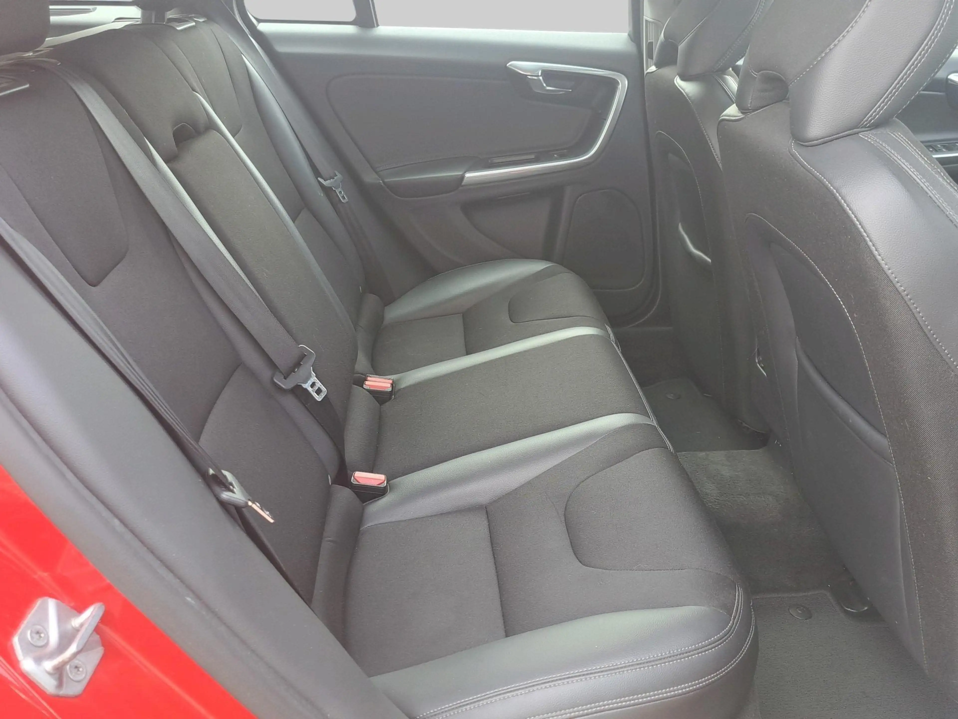 Volvo V60 plug in hybrid — photo 14