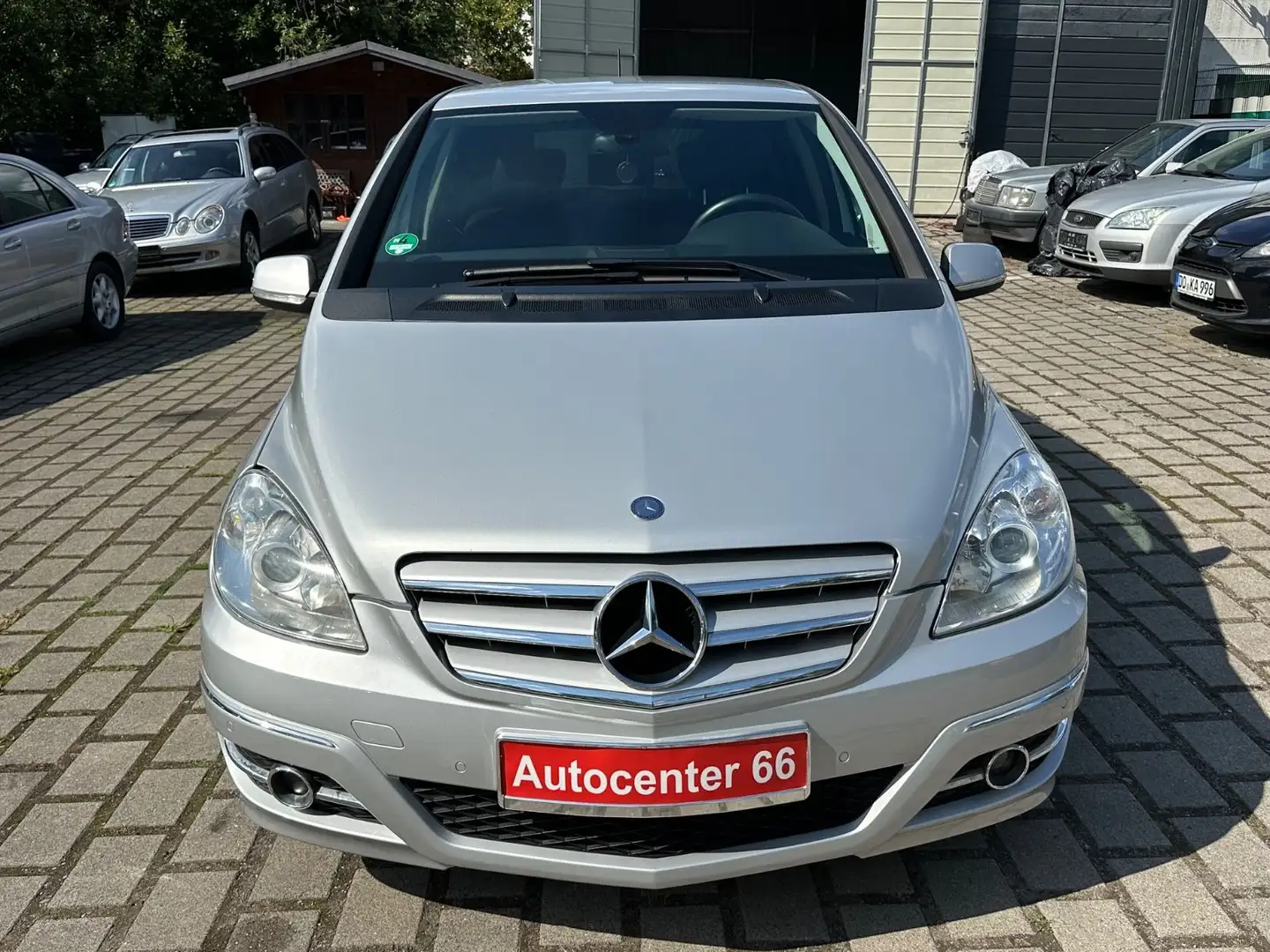 Mercedes-Benz B 200 Aut. Sport-Paket*AHK*PDC*LEDER*SHZ*TÜV NEU Stříbrná - 2