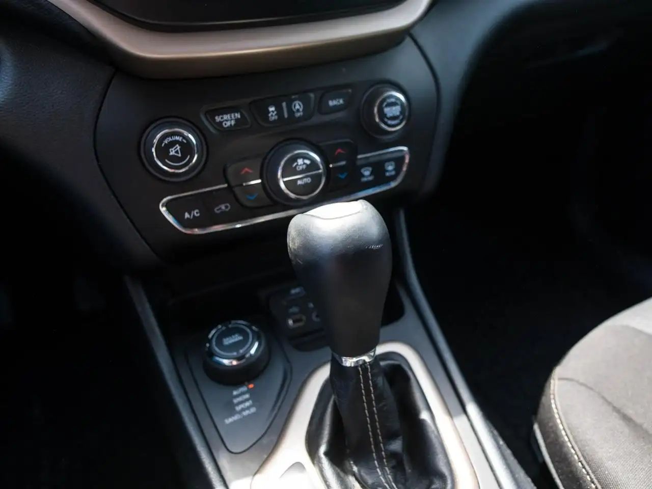 Jeep Cherokee снимка Jeep Cherokee