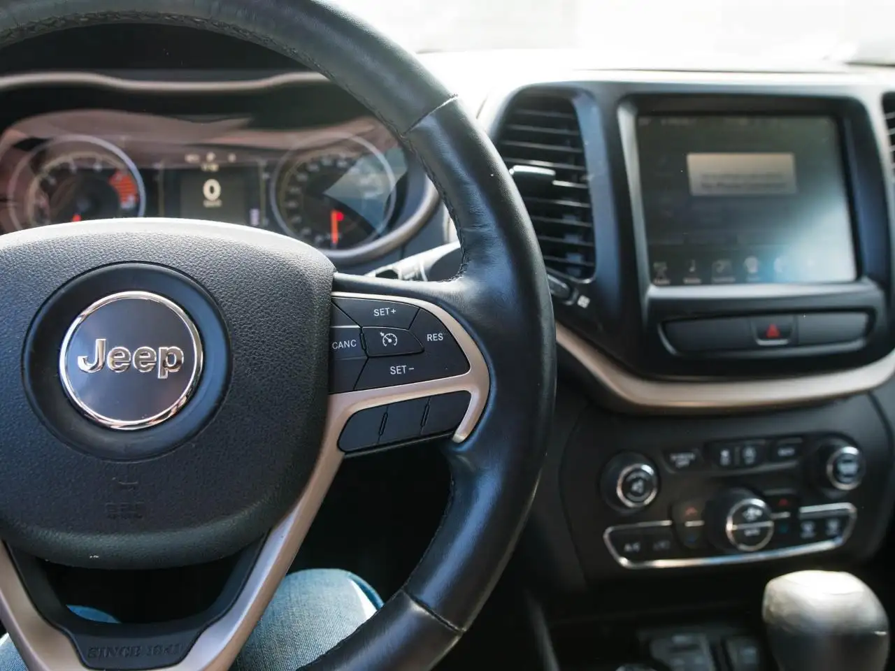 Jeep Cherokee снимка Jeep Cherokee