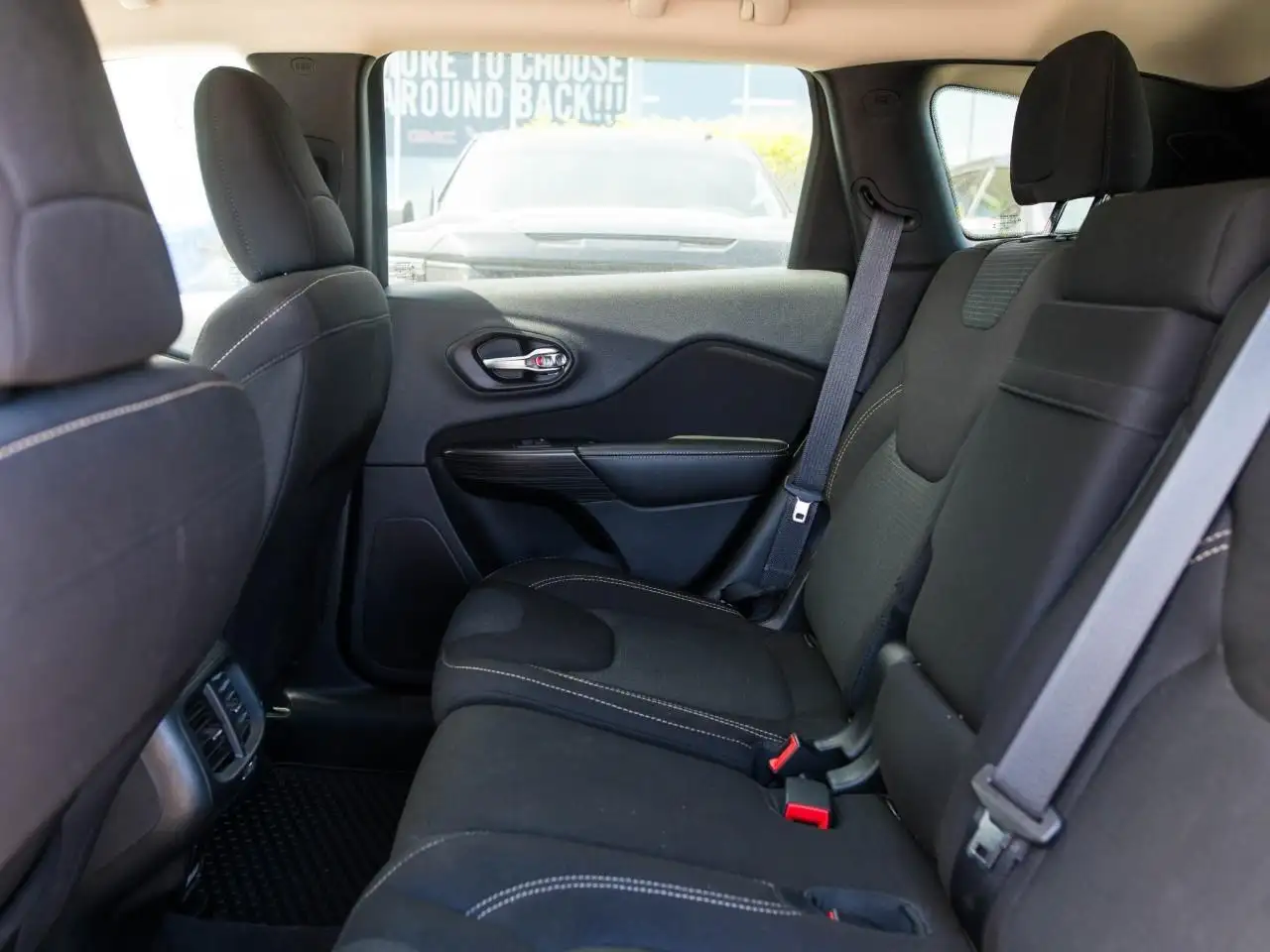 Jeep Cherokee снимка Jeep Cherokee