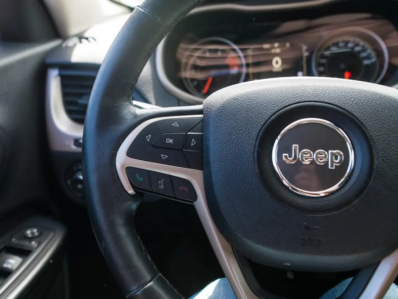 Jeep Cherokee снимка Jeep Cherokee