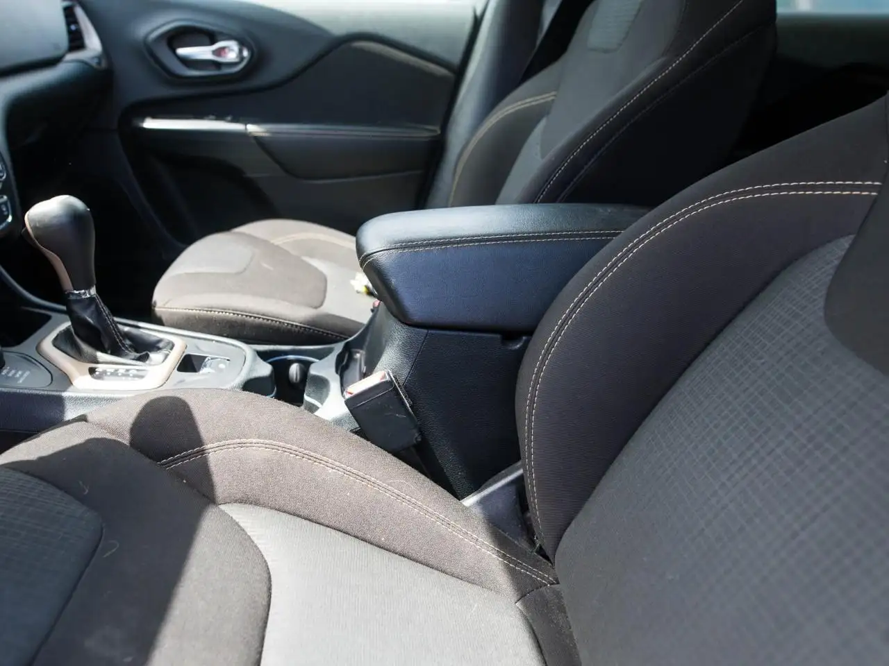 Jeep Cherokee снимка Jeep Cherokee
