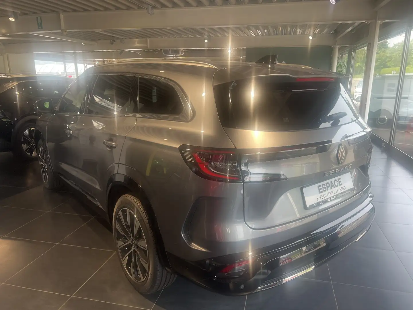 Renault Espace 6 Techno E-Tech Full Hybrid 200 Šedá - 1