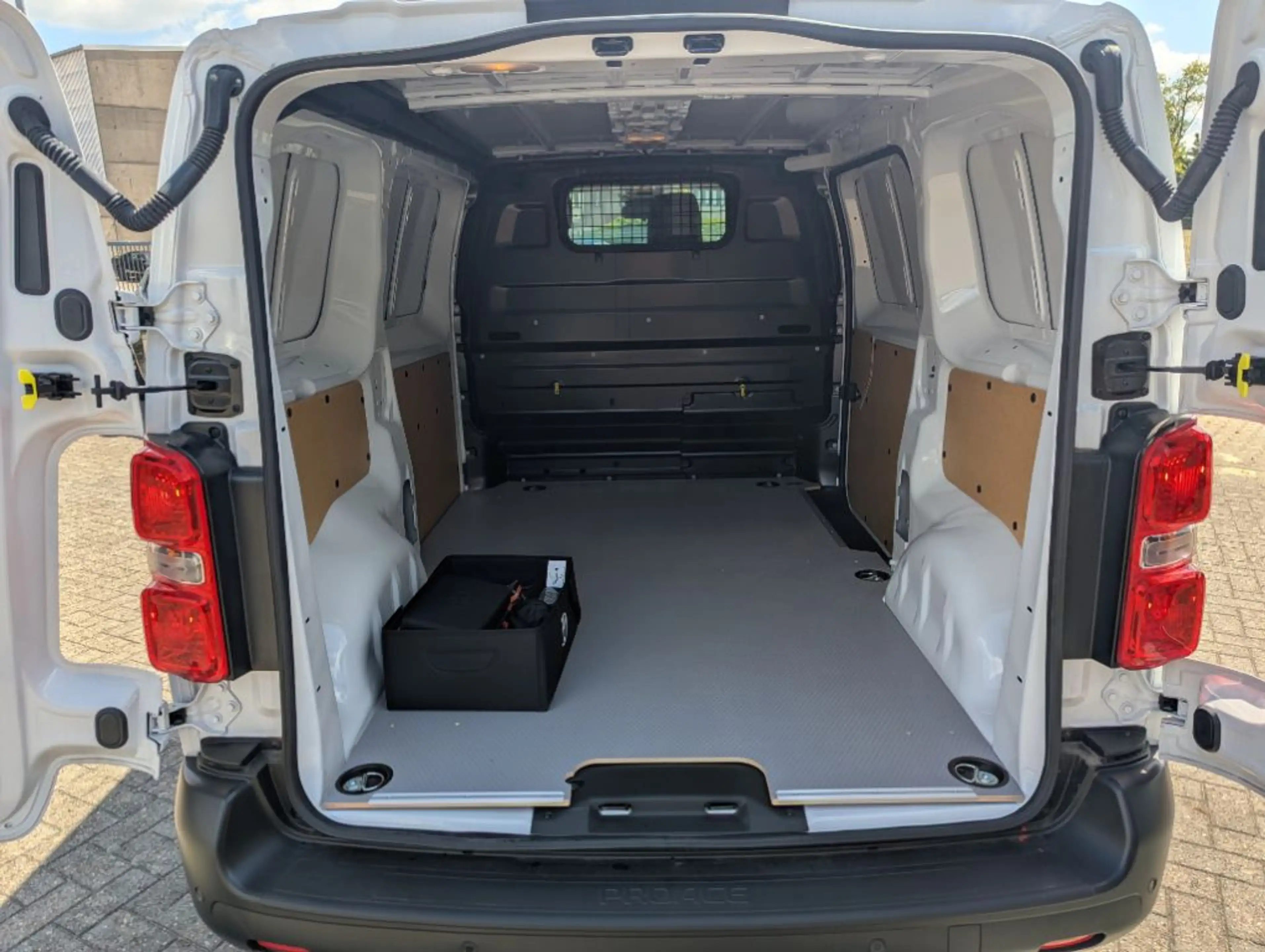 Toyota Proace 1,5-l-D-4D L1 Meister — photo 6