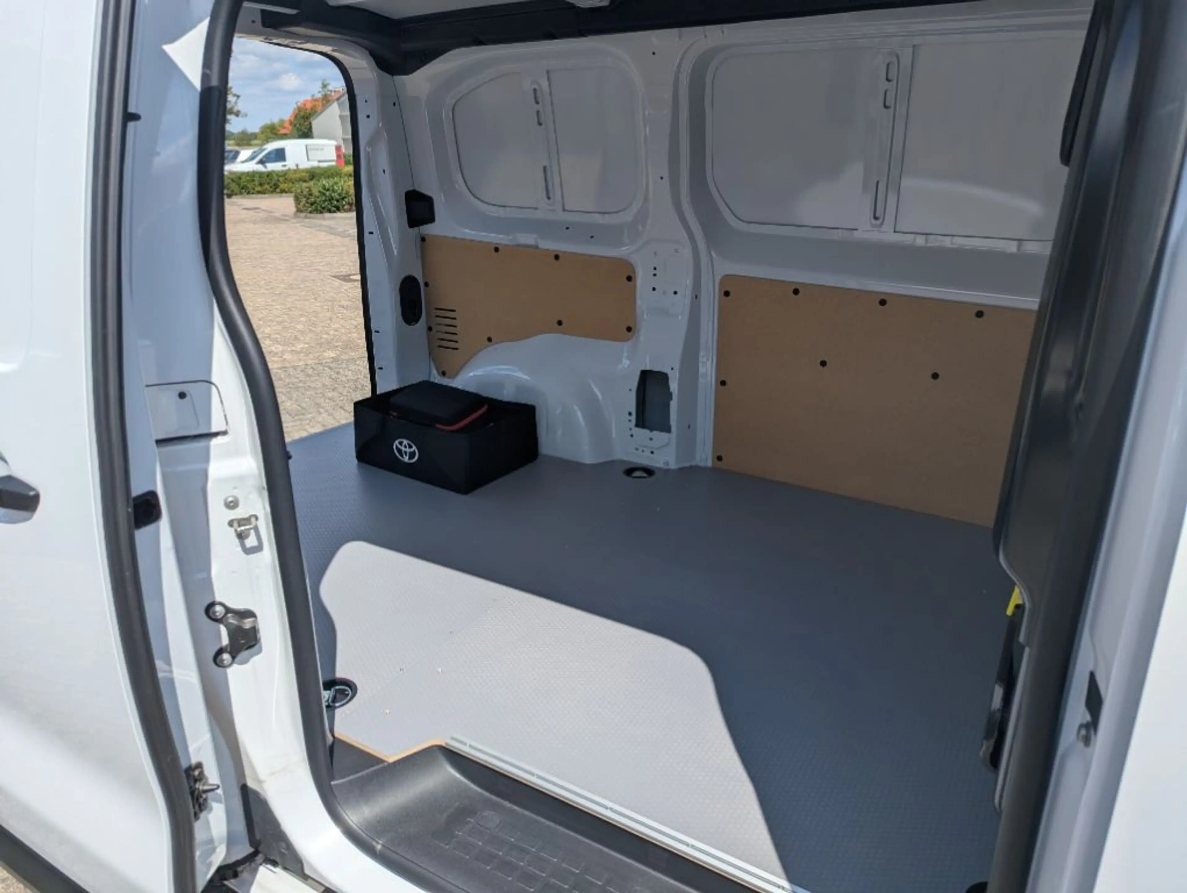 Toyota Proace 1,5-l-D-4D L1 Meister — photo 7