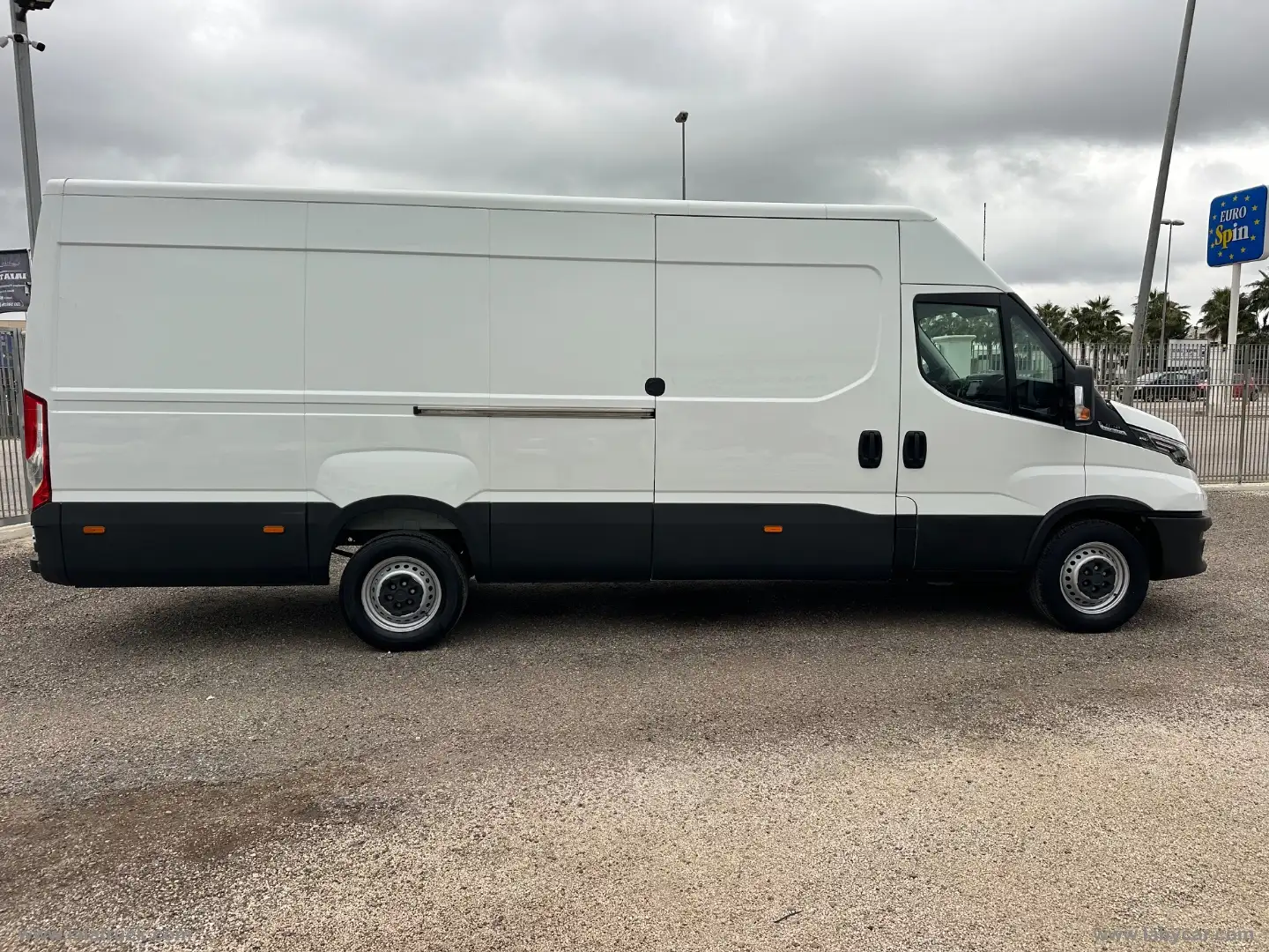 Iveco Daily 33S14S 2.3FURGONE MAXI VOLUME HI-MATIC - 2