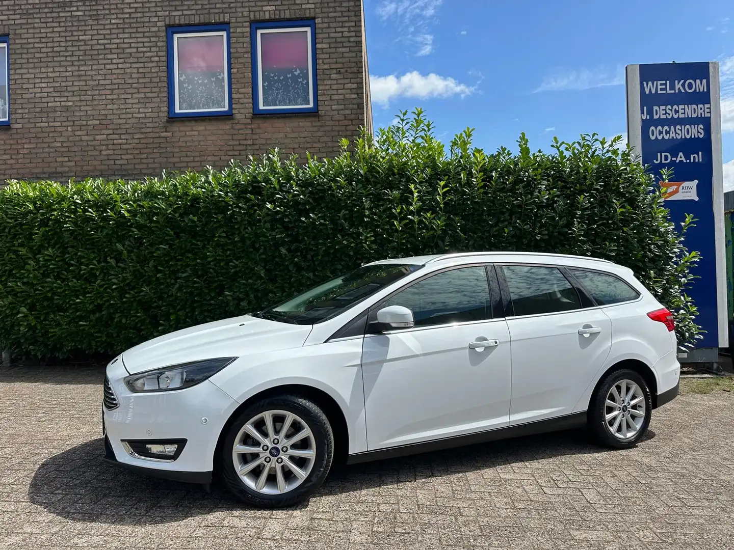 Ford Focus Wagon 1.0 Titanium Climate C, Cruise C, Navigatie, Weiß - 1