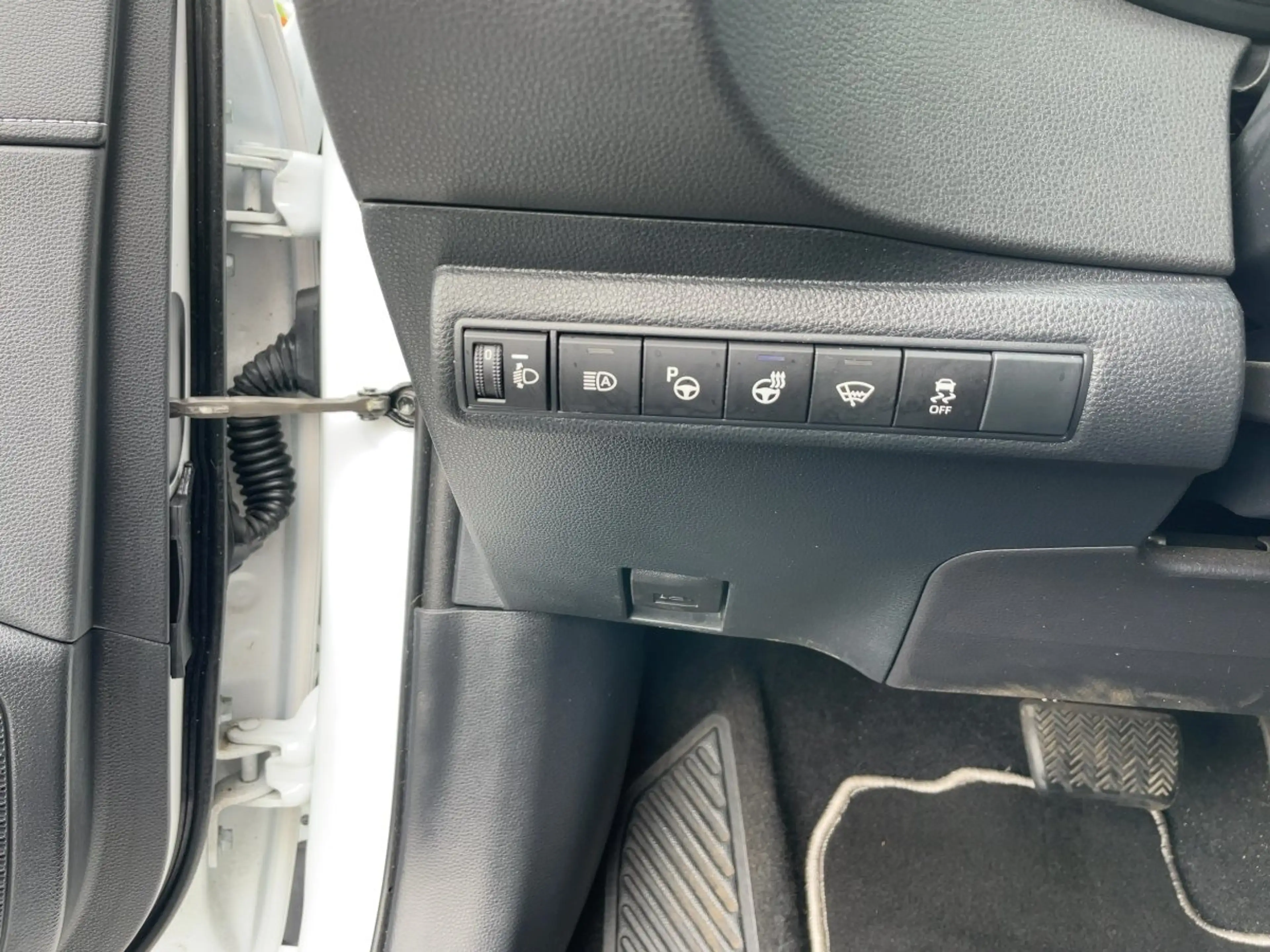 Toyota Corolla Touring Sports 2.0 Teamplayer ACC+LED — photo 15