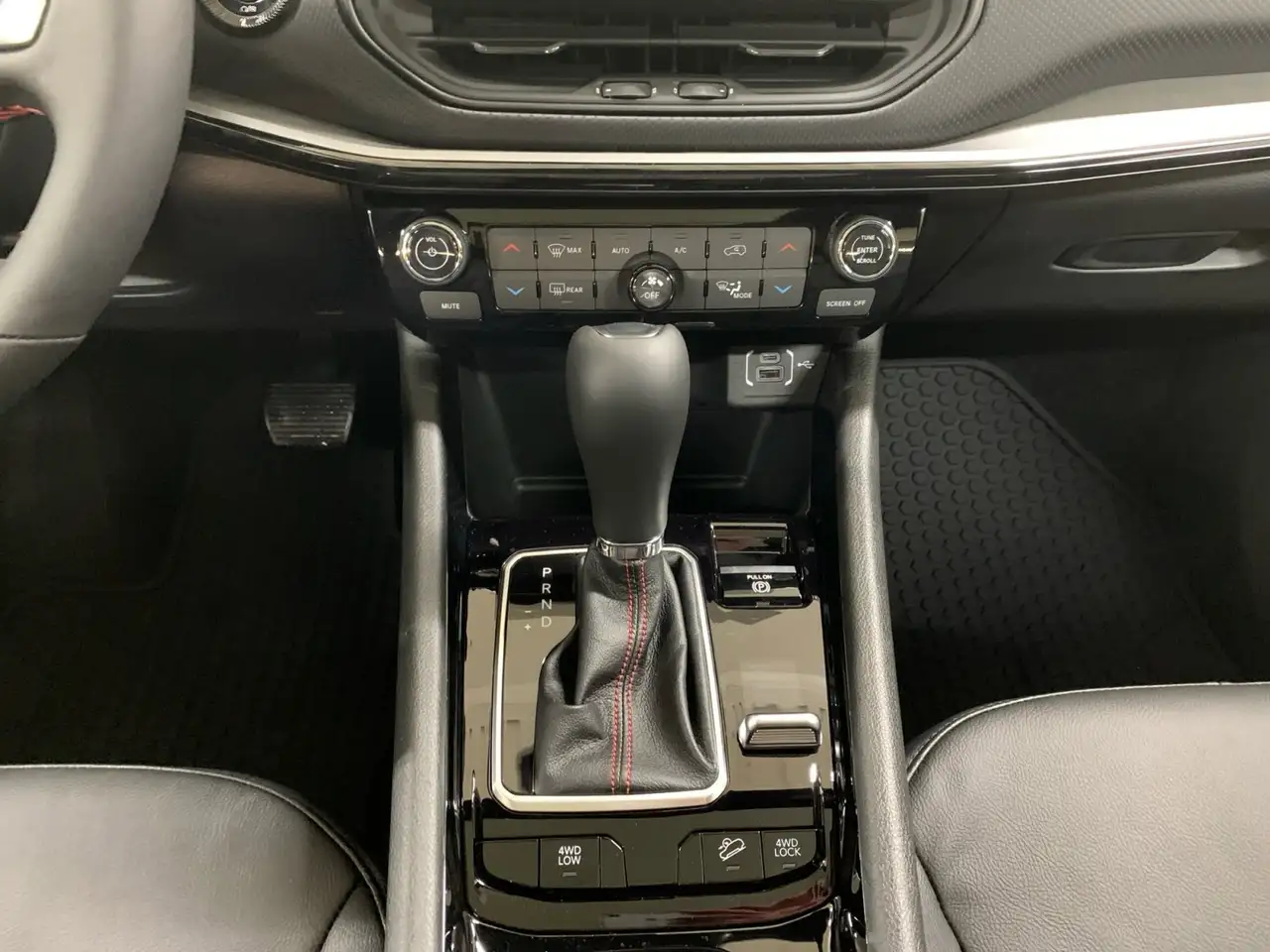 Jeep Compass photo Jeep Compass