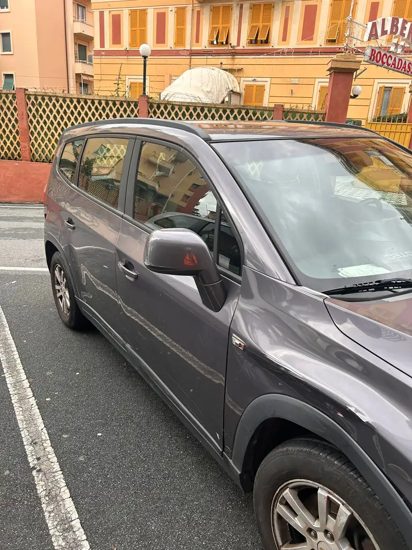 Chevrolet Orlando Gris - 2