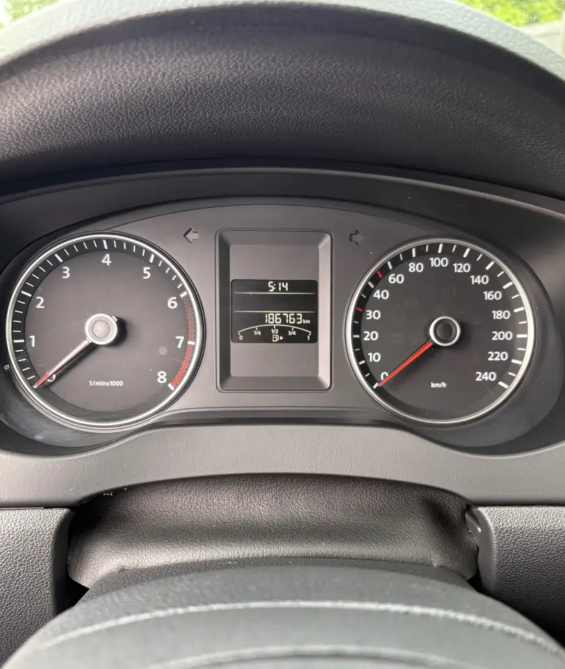 Volkswagen Jetta снимка Volkswagen Jetta