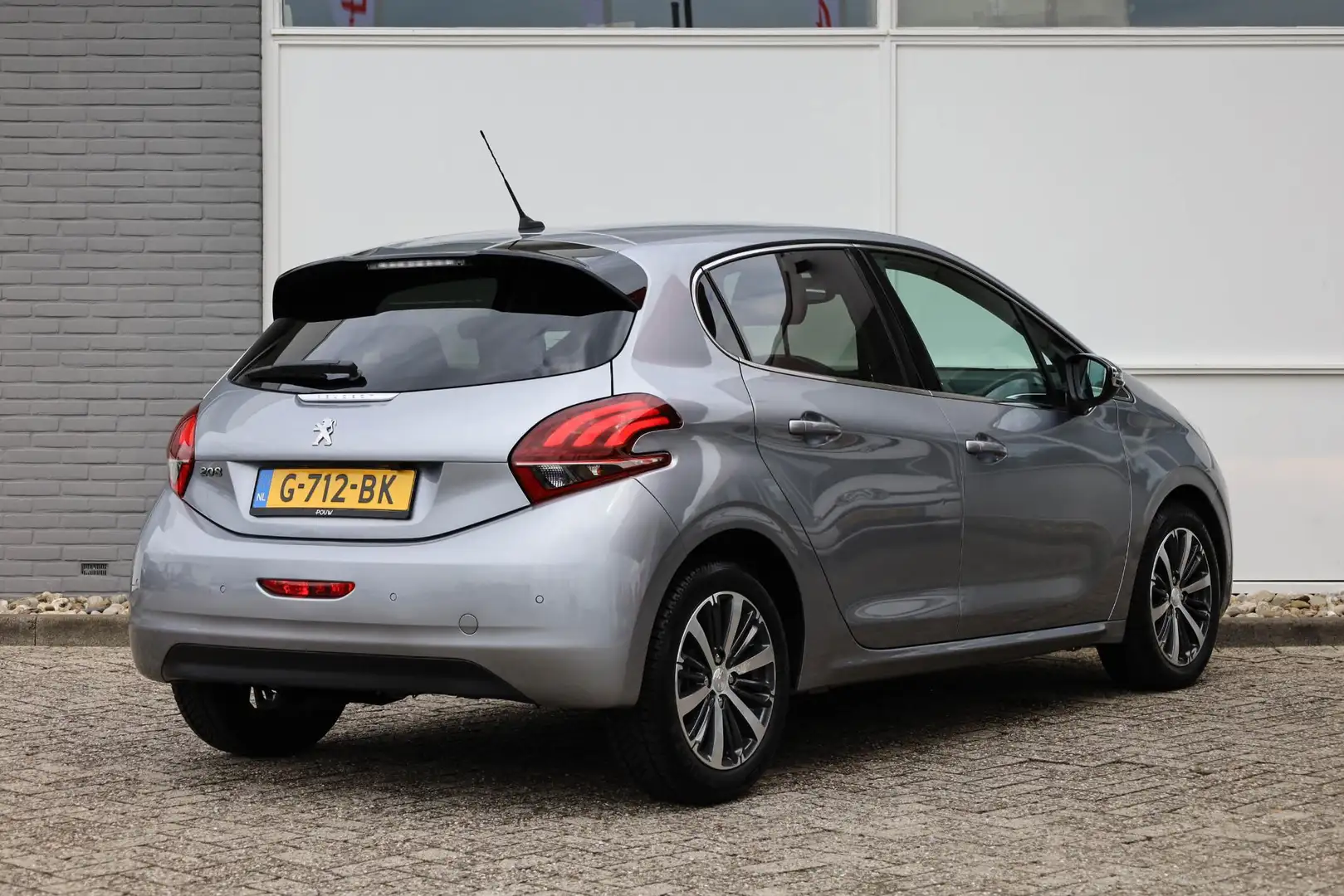 Peugeot 208 1.2 PureTech 110pk Allure Grijs - 2