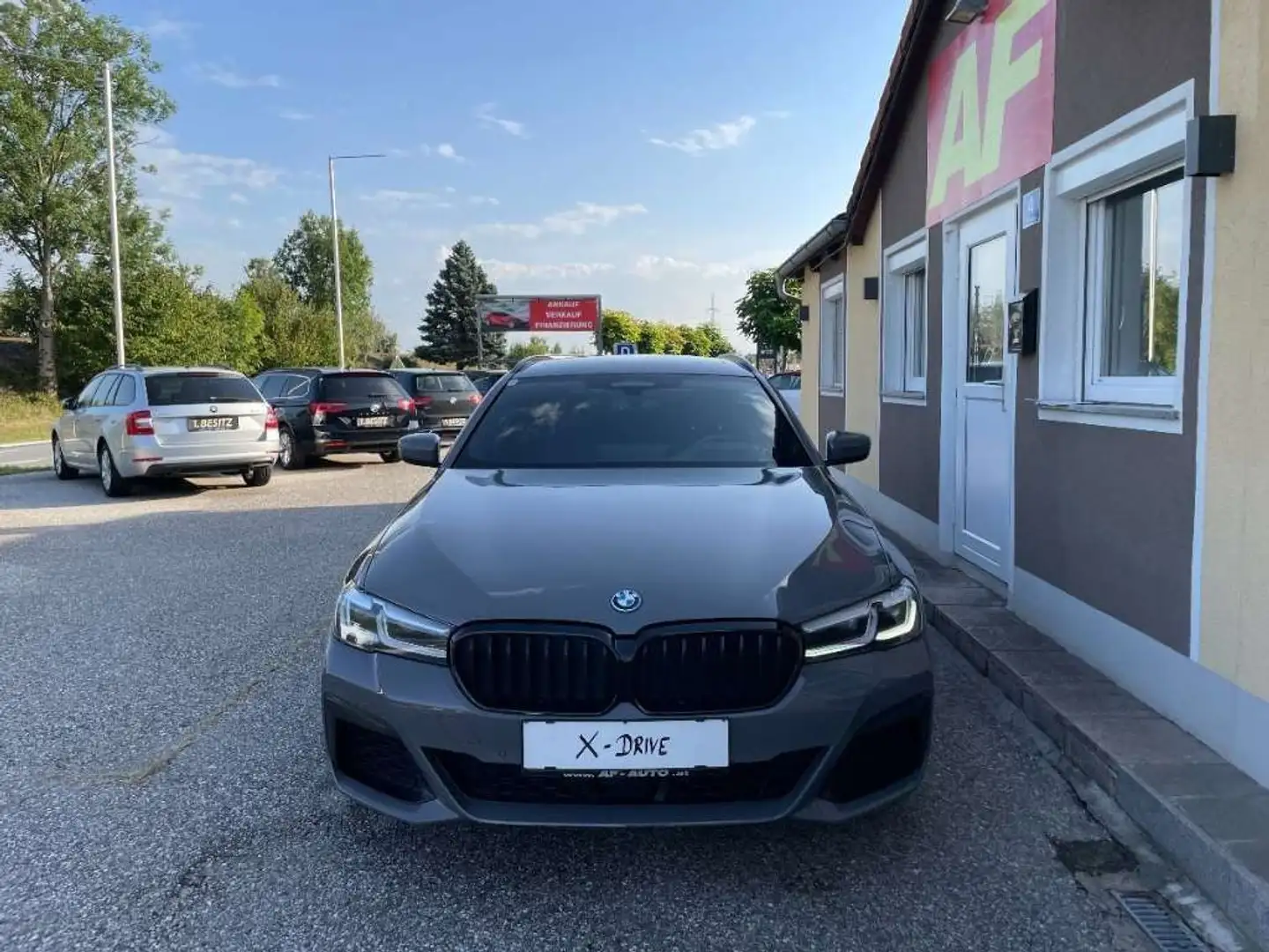 BMW 530 e xDrive Touring Aut. | M-PAKET | HEAD-UP |... Grau - 2