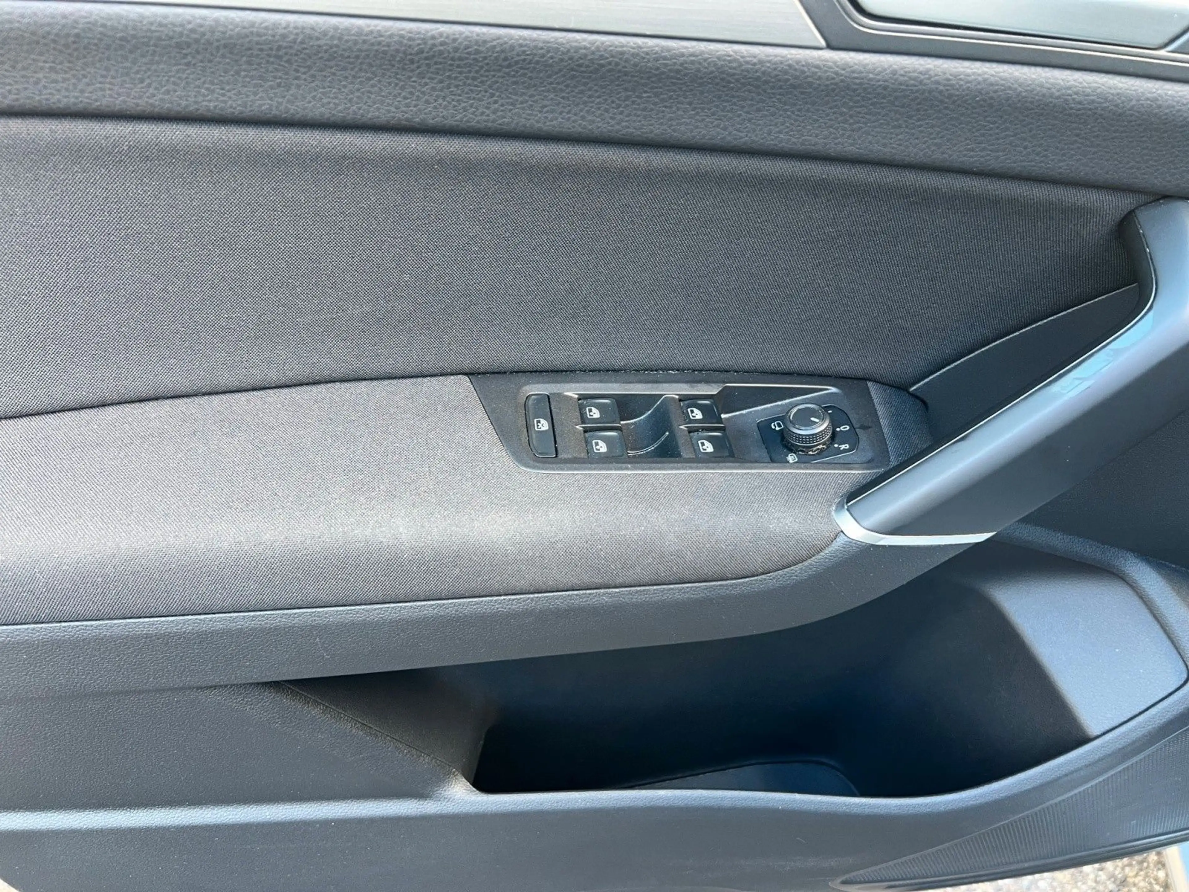 Volkswagen Touran 1.5TSI DSG 7 SITZE APP ACC LED SHZ ASSIST — photo 9