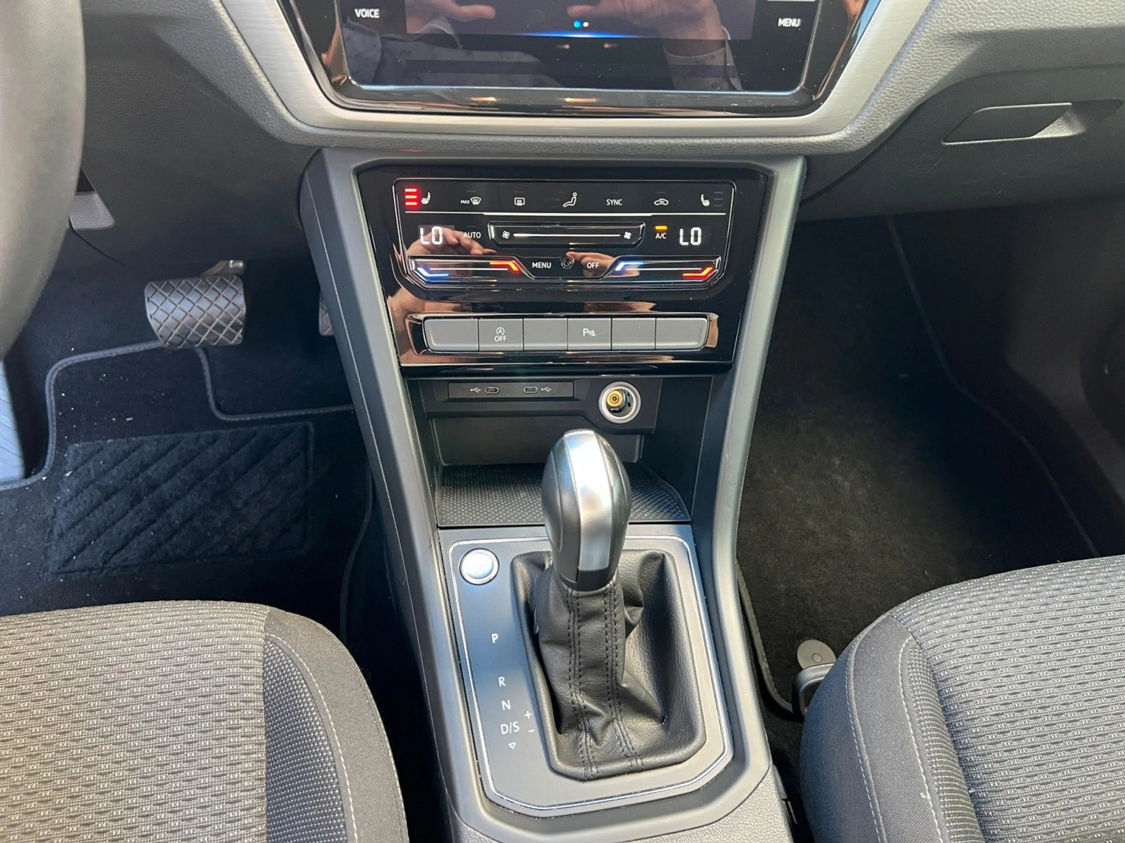 Volkswagen Touran 1.5TSI DSG 7 SITZE APP ACC LED SHZ ASSIST — photo 13