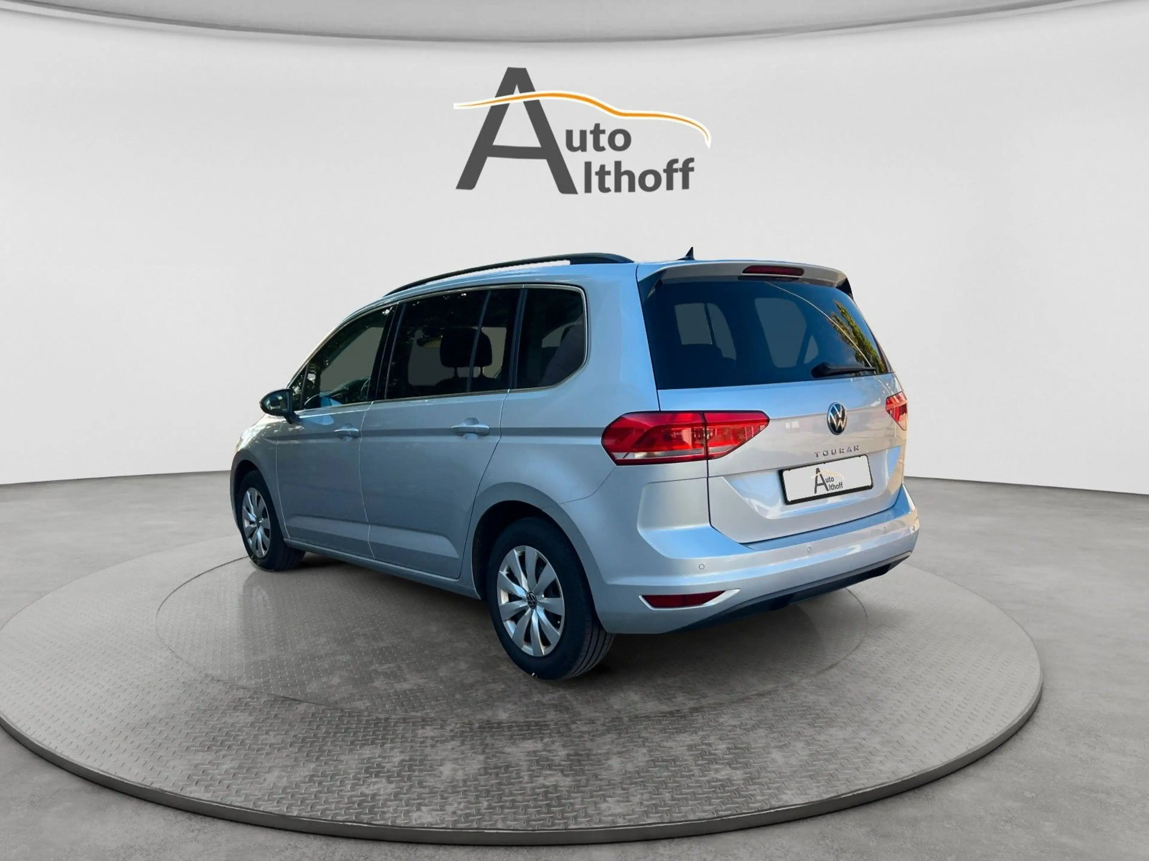 Volkswagen Touran 1.5TSI DSG 7 SITZE APP ACC LED SHZ ASSIST — photo 5