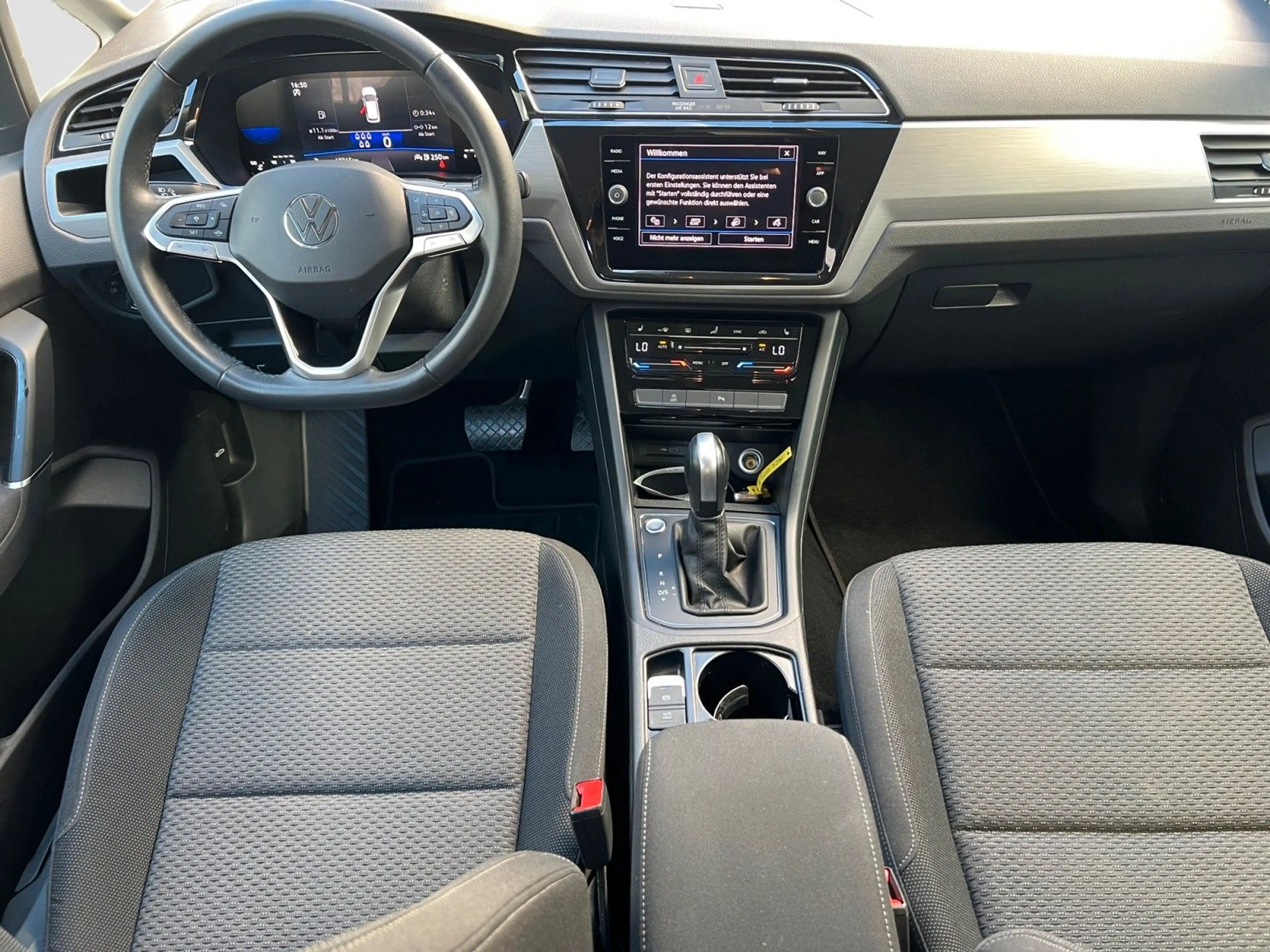Volkswagen Touran 1.5TSI DSG 7 SITZE APP ACC LED SHZ ASSIST — photo 10