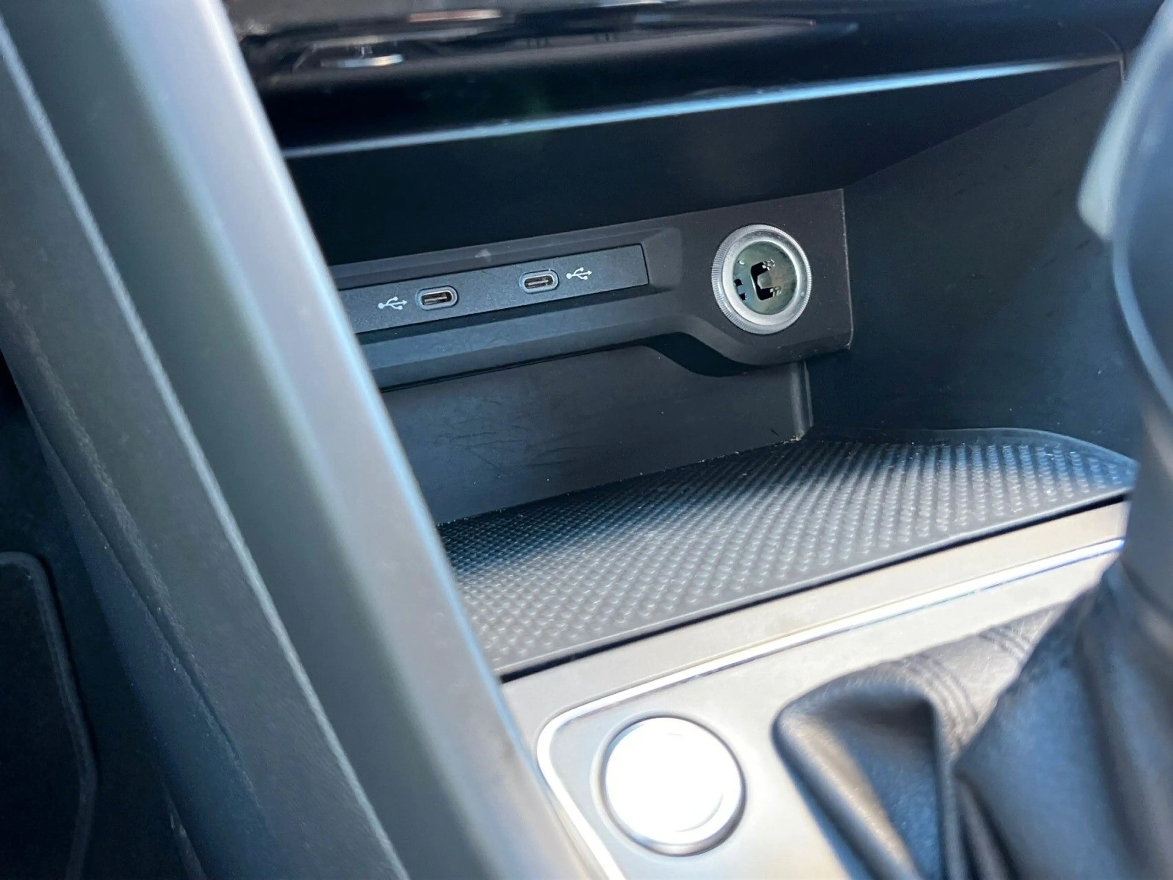 Volkswagen Touran 1.5TSI DSG 7 SITZE APP ACC LED SHZ ASSIST — photo 14