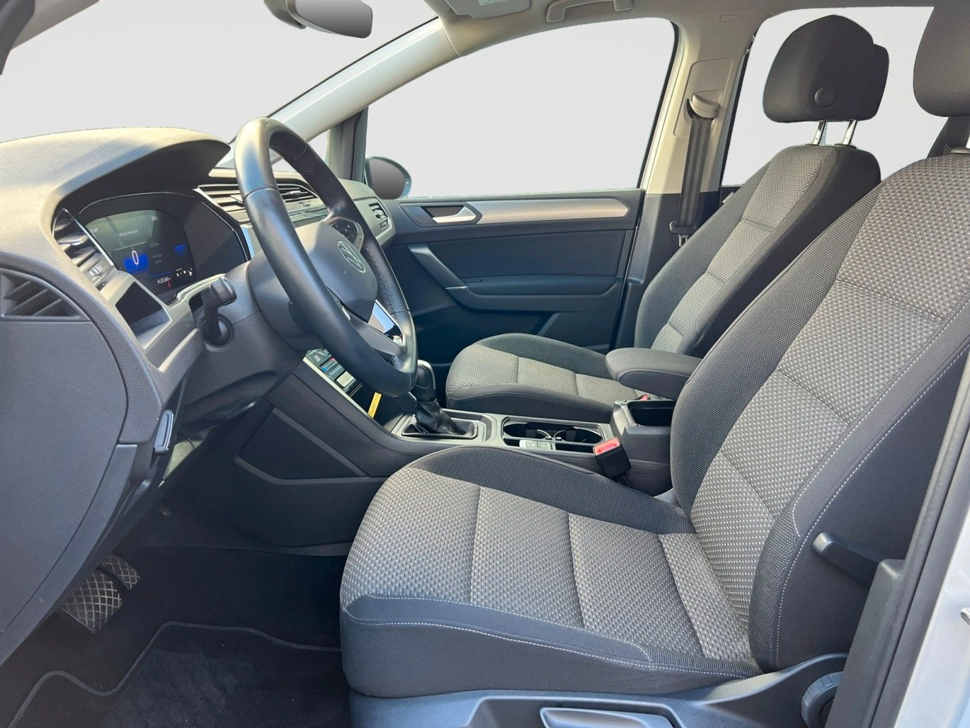 Volkswagen Touran 1.5TSI DSG 7 SITZE APP ACC LED SHZ ASSIST — photo 8