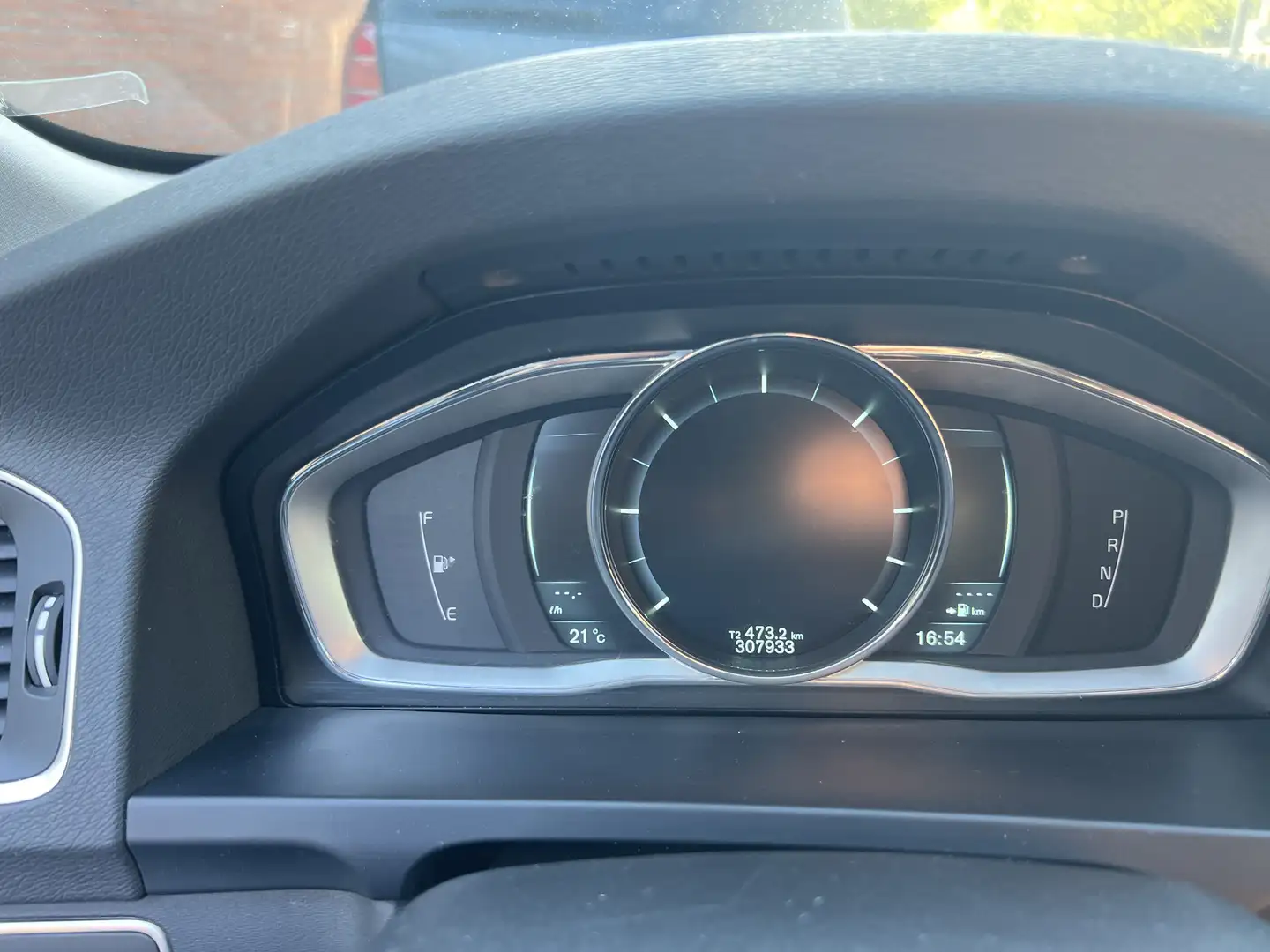 Volvo V60 2.4 D6 AWD Pl.i Sum. Grijs - 2