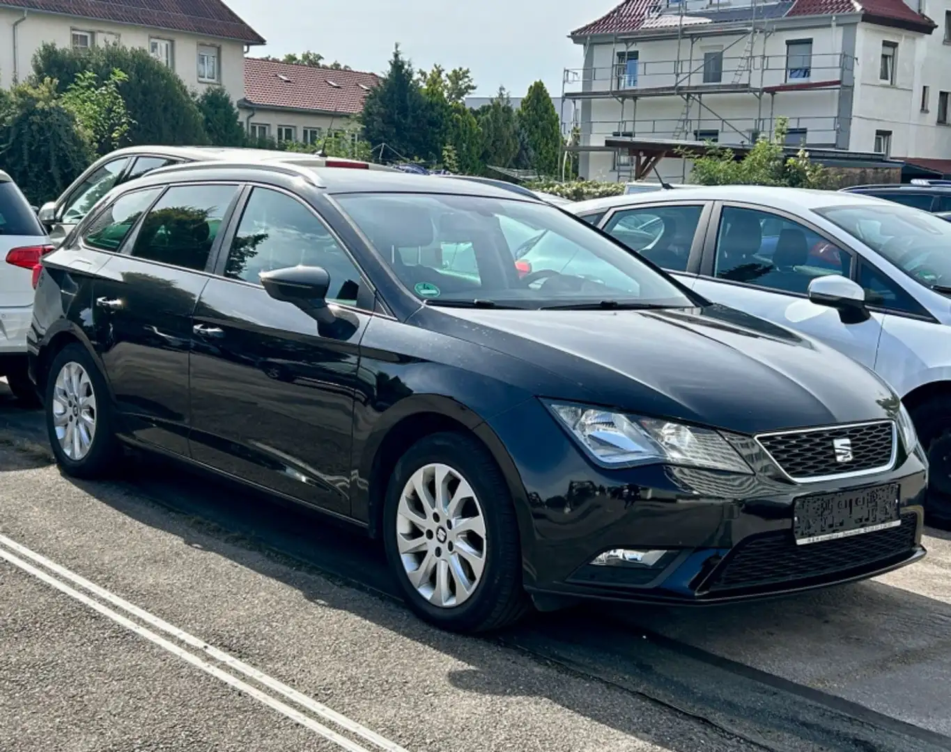 SEAT Leon ST 2.0 TDI / Navi / TÜV neu - 1